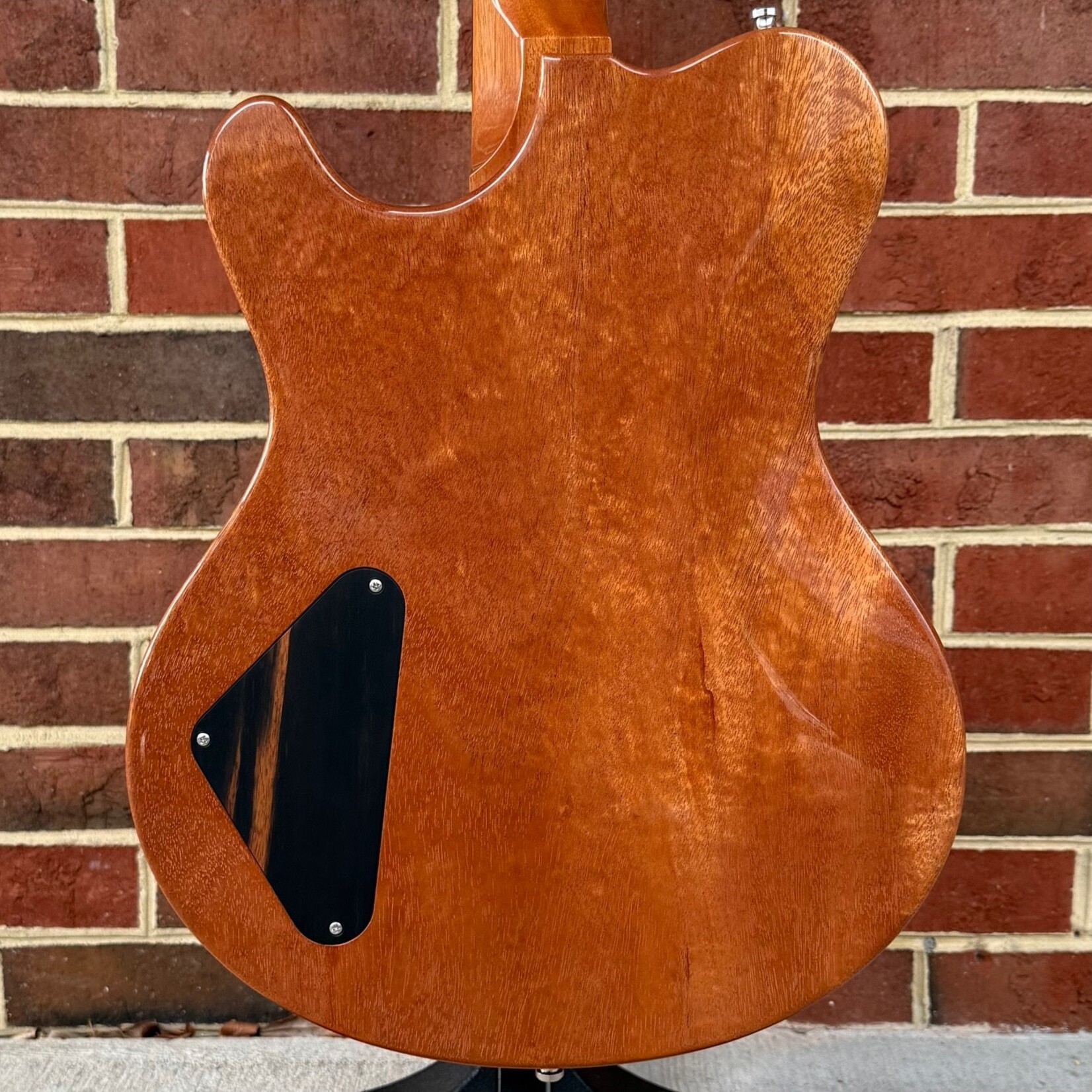 Nik Huber Guitars Nik Huber Redwood, Tiger Eye Burst, Exceptional Burl Redwood Top, Semi-Hollow Mahogany Body, Mahogany Neck, Ebony Fretboard, Ebony Headstock Veneer, Abalone Dot Inlays, Hardshell Case
