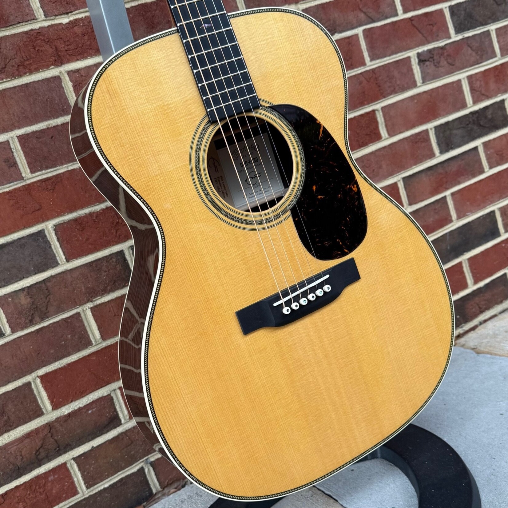 Martin Martin 000-EC Eric Clapton 30th Anniversary, Spruce Top, East Indian Rosewood Back & Sides, Genuine Mahogany Neck, Ebony Fretboard & Bridge, Hardshell Case