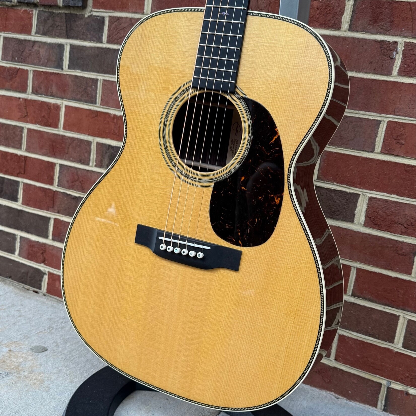 Martin Martin 000-EC Eric Clapton 30th Anniversary, Spruce Top, East Indian Rosewood Back & Sides, Genuine Mahogany Neck, Ebony Fretboard & Bridge, Hardshell Case