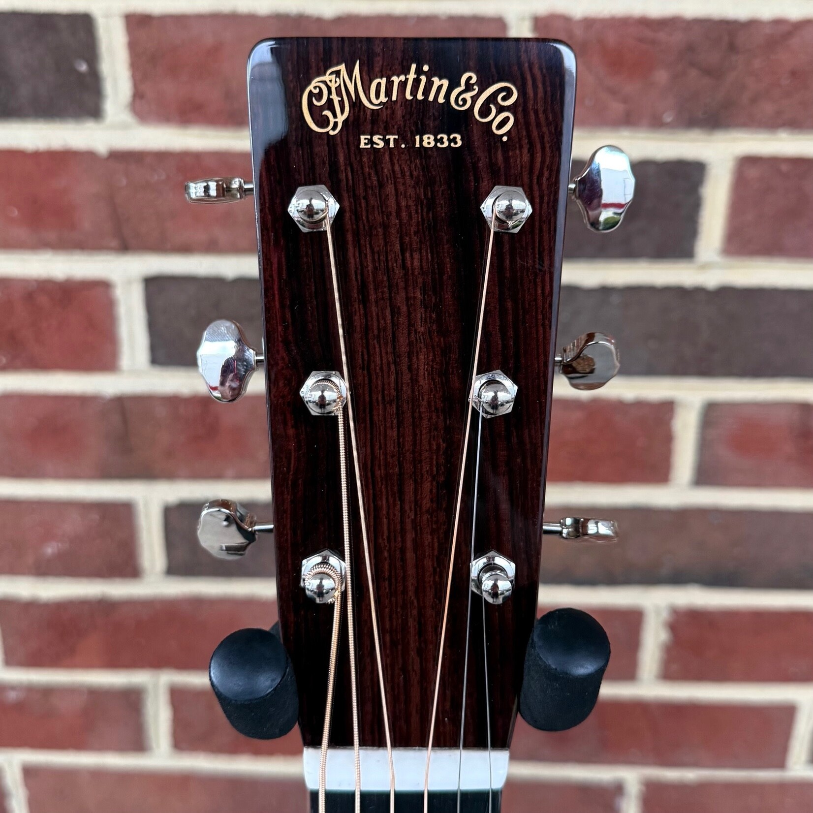 Martin Martin 000-EC Eric Clapton 30th Anniversary, Spruce Top, East Indian Rosewood Back & Sides, Genuine Mahogany Neck, Ebony Fretboard & Bridge, Hardshell Case
