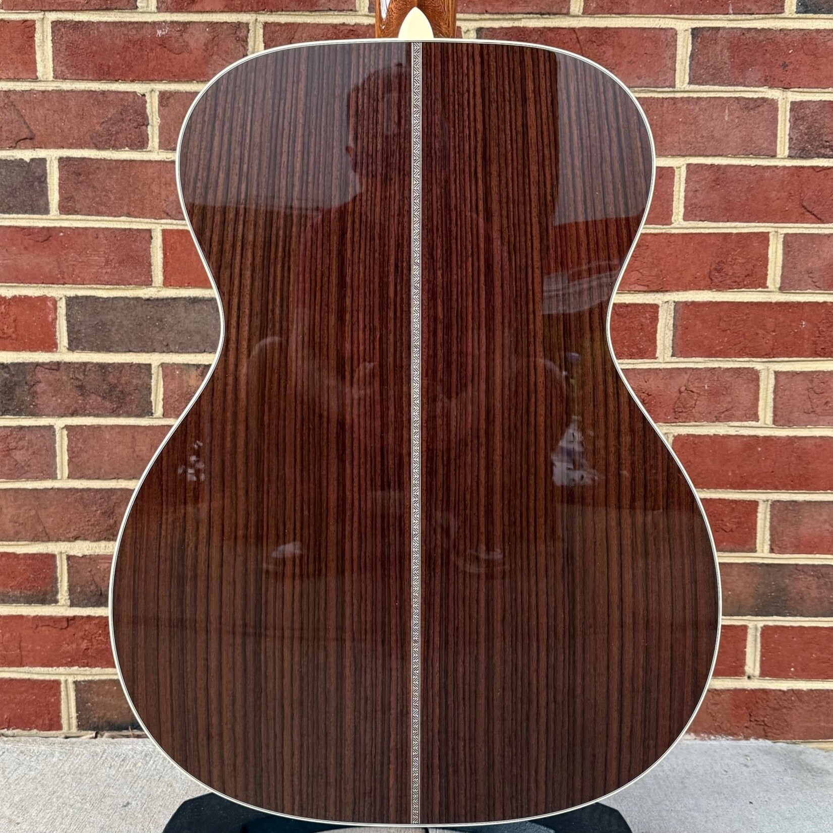 Martin Martin 000-EC Eric Clapton 30th Anniversary, Spruce Top, East Indian Rosewood Back & Sides, Genuine Mahogany Neck, Ebony Fretboard & Bridge, Hardshell Case