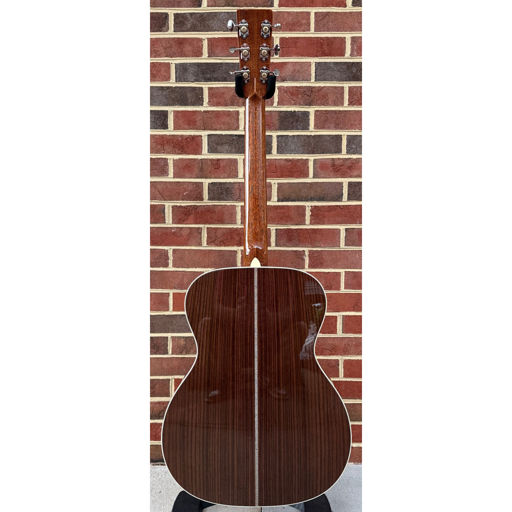 Martin Martin 000-EC Eric Clapton 30th Anniversary, Spruce Top, East Indian Rosewood Back & Sides, Genuine Mahogany Neck, Ebony Fretboard & Bridge, Hardshell Case