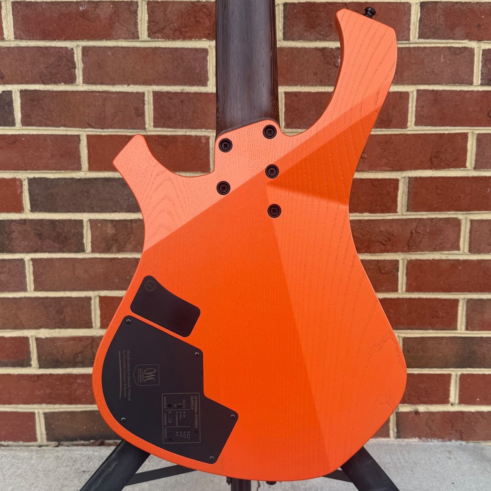 Mayones Mayones Ori Enji 5, Kitsune Orange Matte, Swamp Ash Body, Wenge Neck & Fretboard, Velvetrone Grim VF Pickups, Mayones Hybrid Case