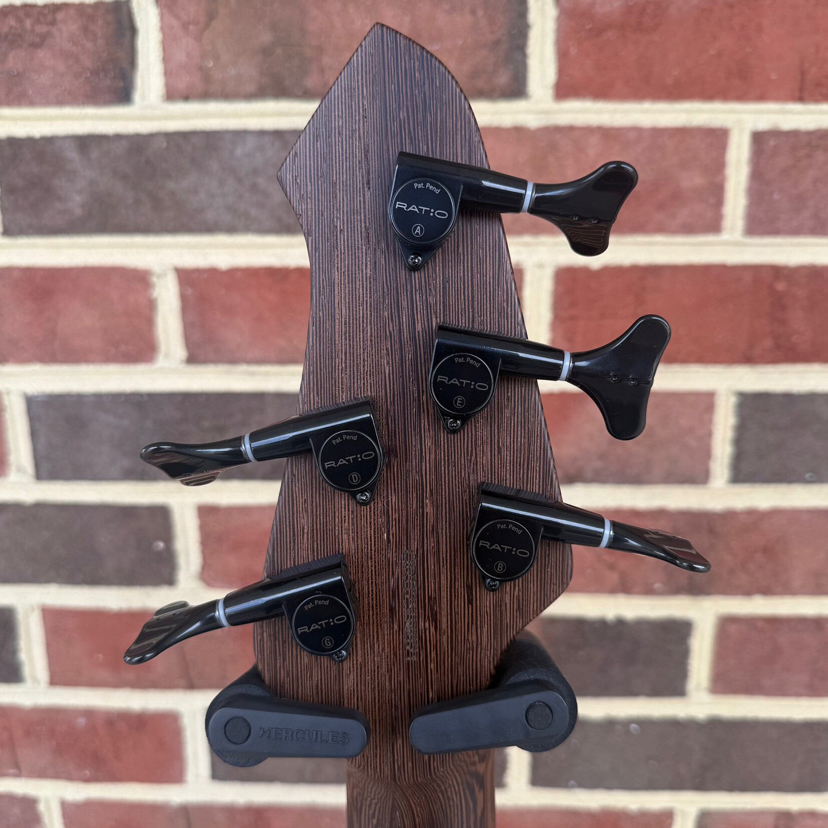 Mayones Mayones Ori Enji 5, Kitsune Orange Matte, Swamp Ash Body, Wenge Neck & Fretboard, Velvetrone Grim VF Pickups, Mayones Hybrid Case