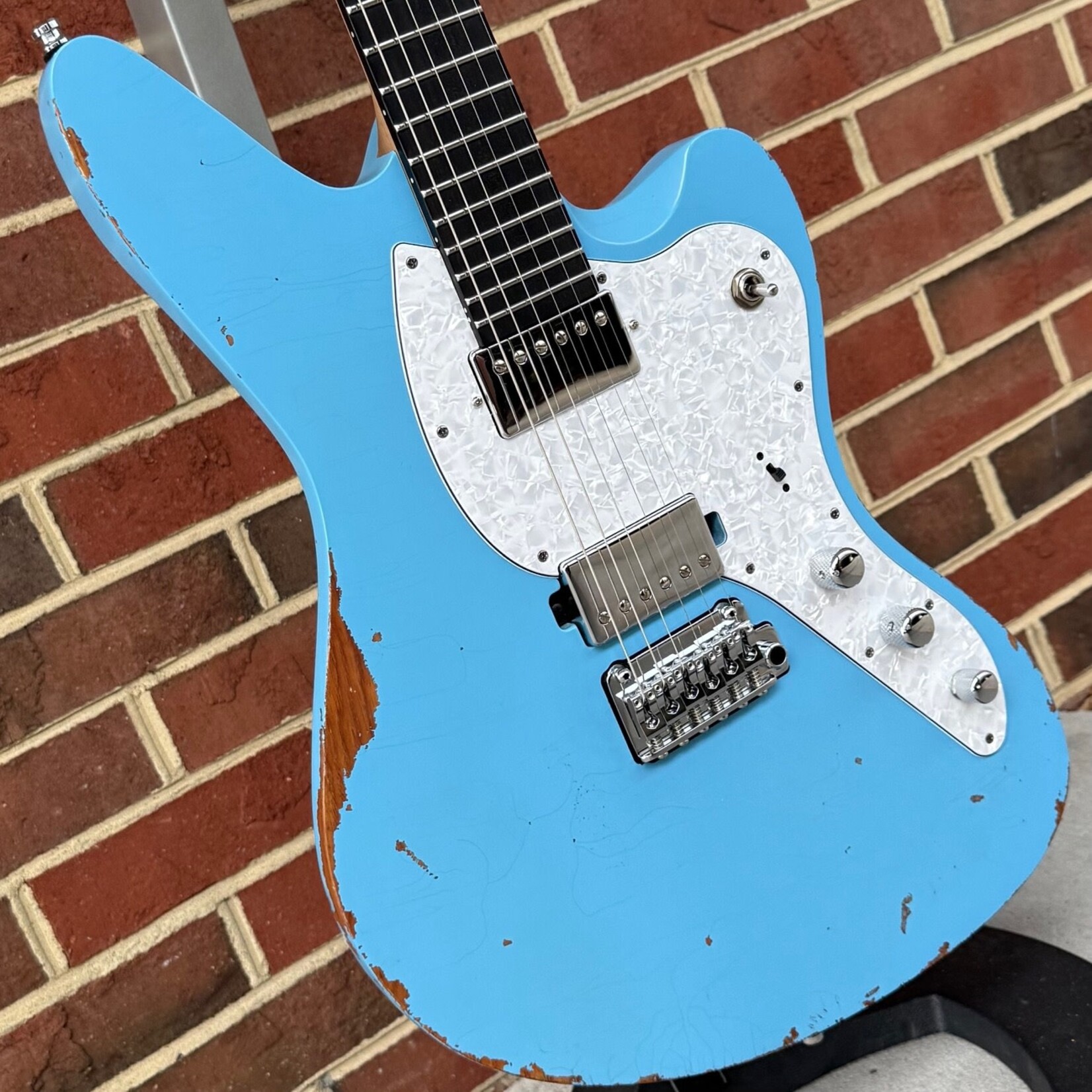 Mayones Mayones Jassper Aged V24, Monolith Daphne Blue Nitro (Aged), Swamp Ash TEW Body, Maple TEW Neck, Ebony Fretboard, Velvetrone Chori + Solium Pickups, Gotoh 510 Tremolo, Gotoh 510 Locking Tuners, Mayones Hybrid Case