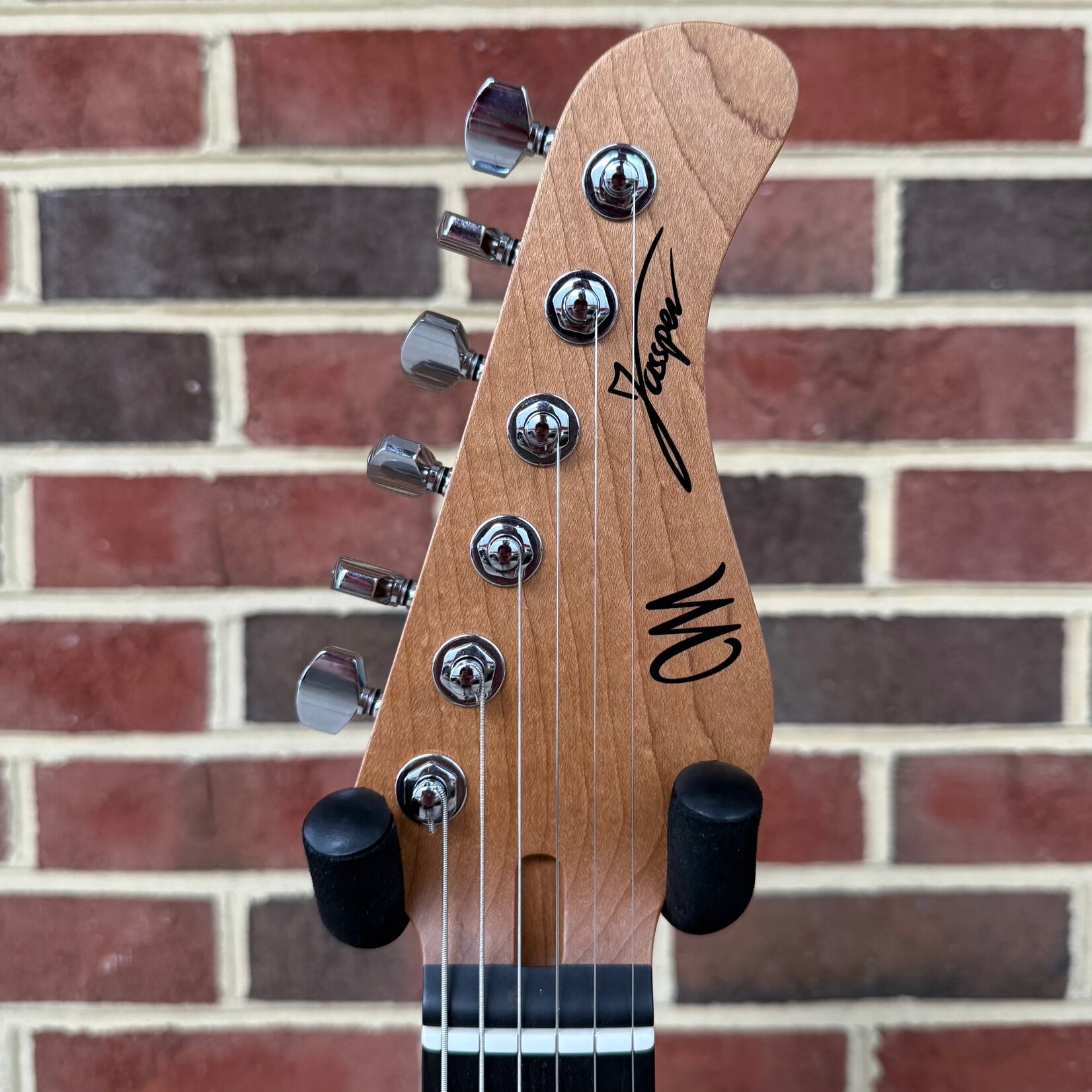 Mayones Mayones Jassper Aged V24, Monolith Daphne Blue Nitro (Aged), Swamp Ash TEW Body, Maple TEW Neck, Ebony Fretboard, Velvetrone Chori + Solium Pickups, Gotoh 510 Tremolo, Gotoh 510 Locking Tuners, Mayones Hybrid Case