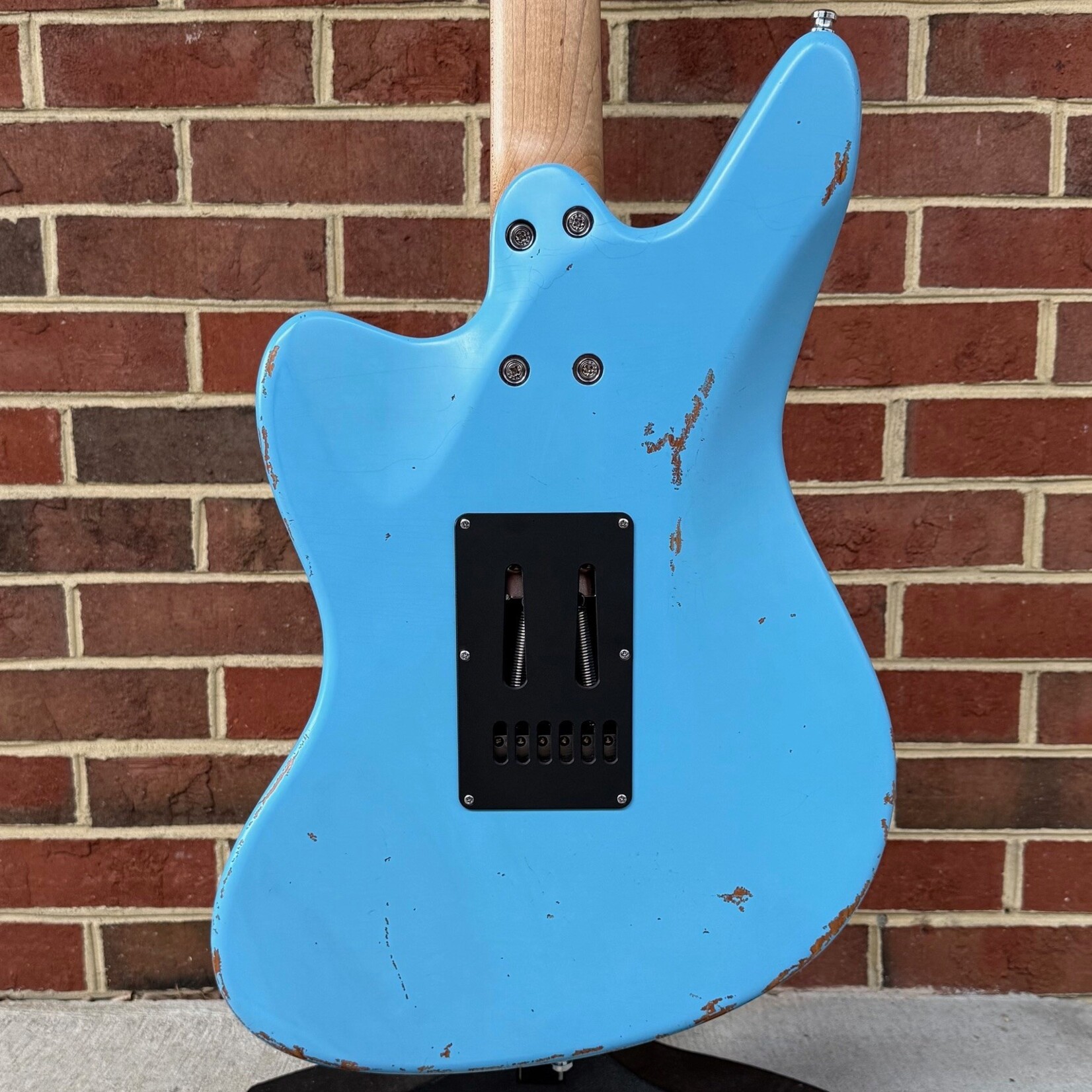 Mayones Mayones Jassper Aged V24, Monolith Daphne Blue Nitro (Aged), Swamp Ash TEW Body, Maple TEW Neck, Ebony Fretboard, Velvetrone Chori + Solium Pickups, Gotoh 510 Tremolo, Gotoh 510 Locking Tuners, Mayones Hybrid Case