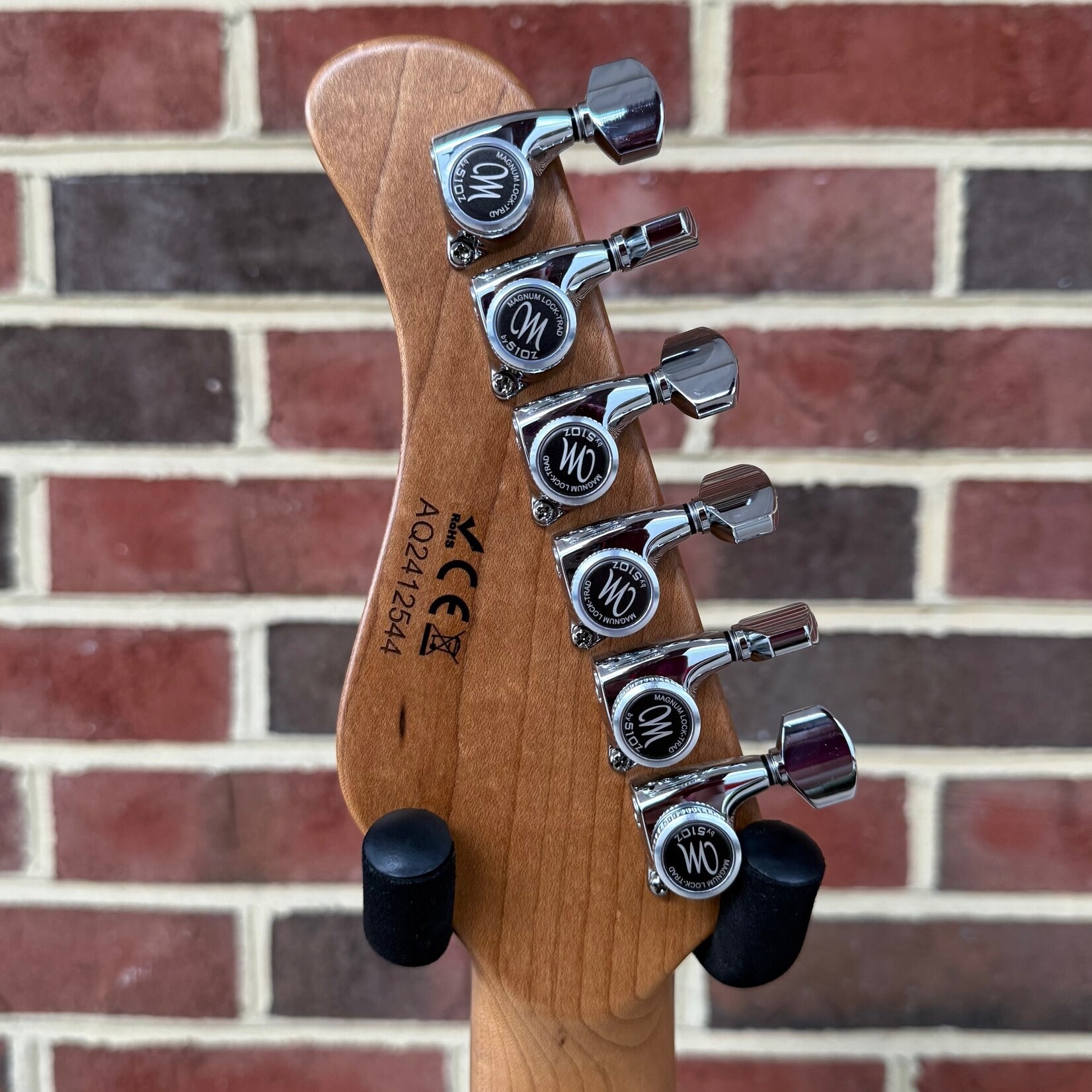 Mayones Mayones Jassper Aged V24, Monolith Daphne Blue Nitro (Aged), Swamp Ash TEW Body, Maple TEW Neck, Ebony Fretboard, Velvetrone Chori + Solium Pickups, Gotoh 510 Tremolo, Gotoh 510 Locking Tuners, Mayones Hybrid Case