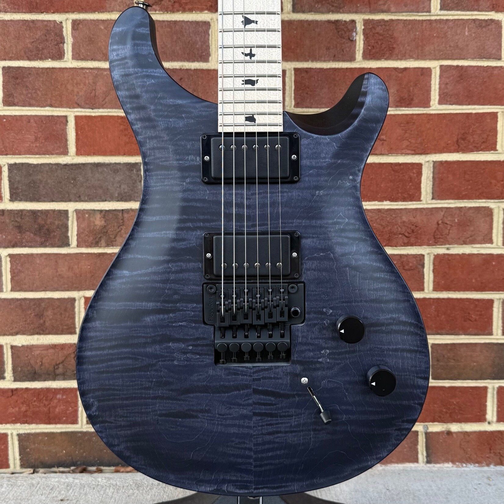 Paul Reed Smith Paul Reed Smith DW CE24 "Floyd", Dustie Waring Signature Model, Grey Black, Stained Binding, Flame Maple Top, Mahogany Body, Maple Neck & Fretboard, Mojotone DW Tomahawk Gen 2 Pickups, Floyd Rose Tremolo, Gig Bag