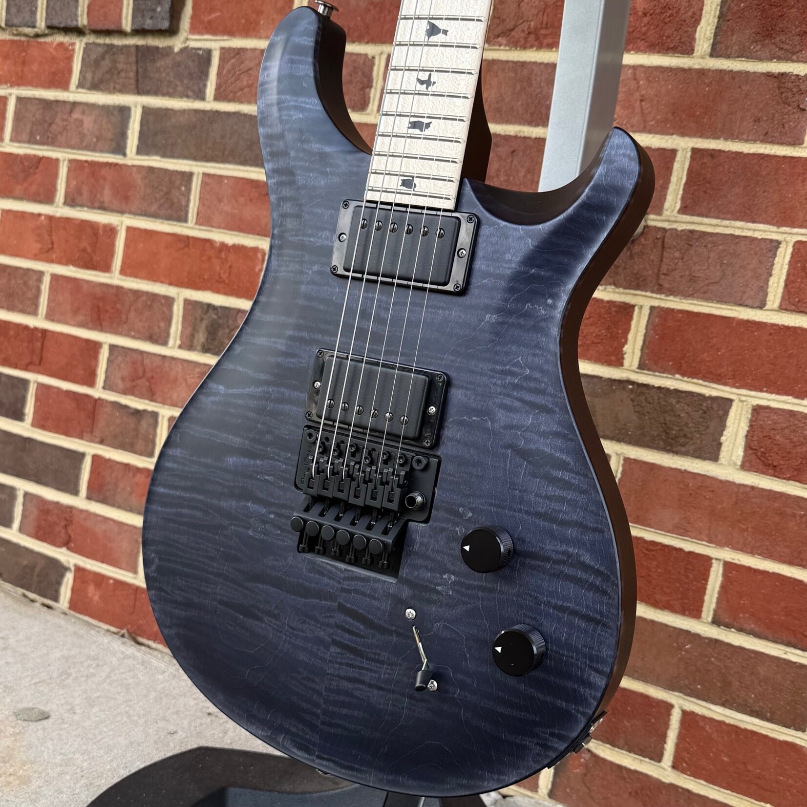 Paul Reed Smith Paul Reed Smith DW CE24 "Floyd", Dustie Waring Signature Model, Grey Black, Stained Binding, Flame Maple Top, Mahogany Body, Maple Neck & Fretboard, Mojotone DW Tomahawk Gen 2 Pickups, Floyd Rose Tremolo, Gig Bag