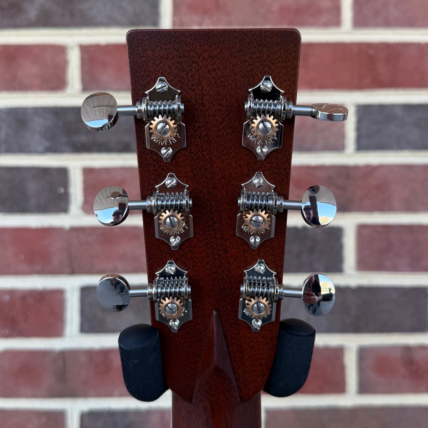 Santa Cruz Guitar Co. Santa Cruz Tony Rice Signature Model, Sitka Spruce Top, Indian Rosewood Back & Sides, Faux Tortoise Pickguard, Hardshell Case