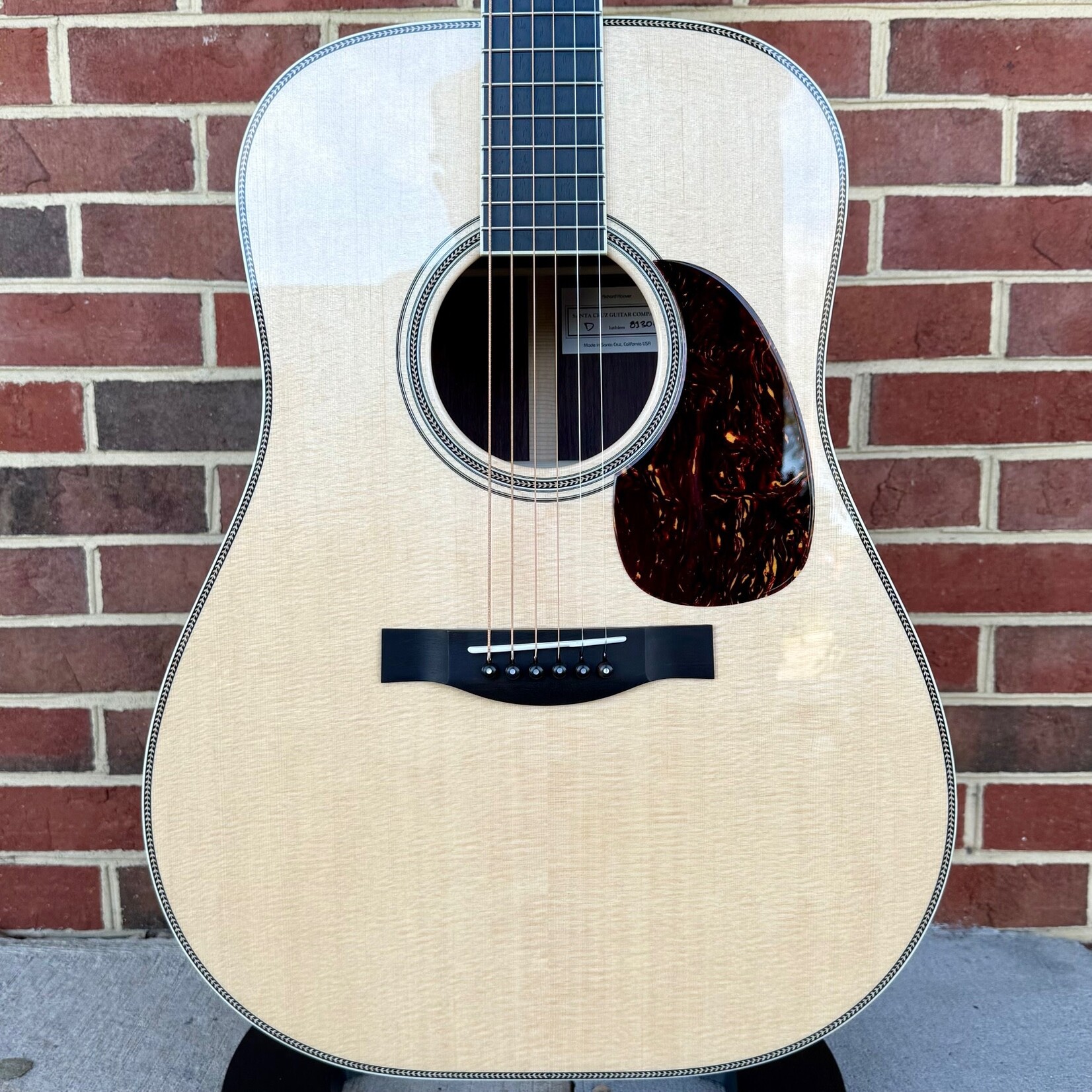 Santa Cruz Guitar Co. Santa Cruz Tony Rice Signature Model, Sitka Spruce Top, Indian Rosewood Back & Sides, Faux Tortoise Pickguard, Hardshell Case