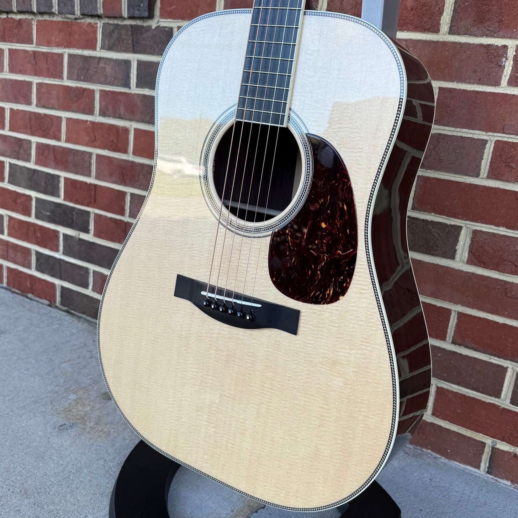 Santa Cruz Guitar Co. Santa Cruz Tony Rice Signature Model, Sitka Spruce Top, Indian Rosewood Back & Sides, Faux Tortoise Pickguard, Hardshell Case