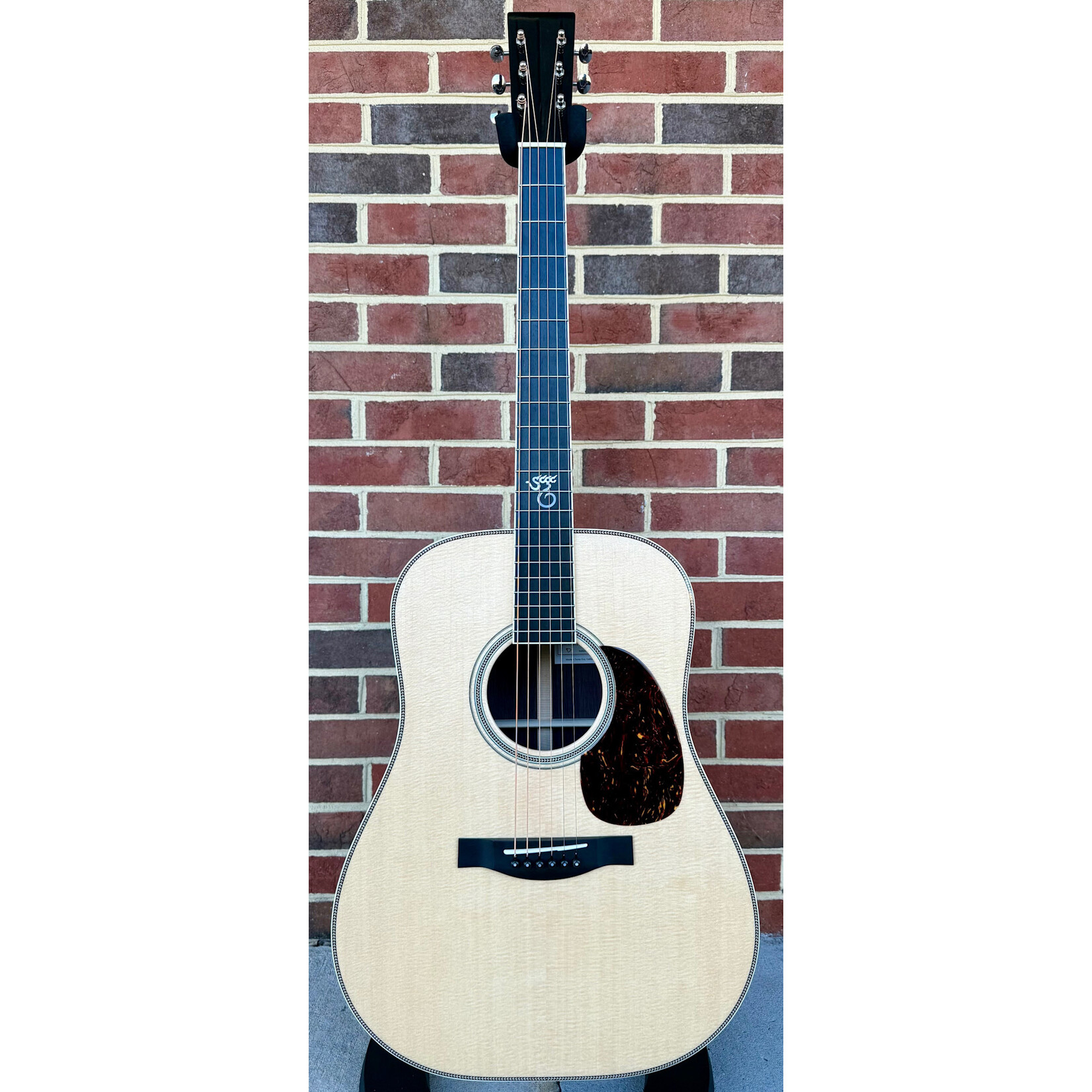 Santa Cruz Guitar Co. Santa Cruz Tony Rice Signature Model, Sitka Spruce Top, Indian Rosewood Back & Sides, Faux Tortoise Pickguard, Hardshell Case
