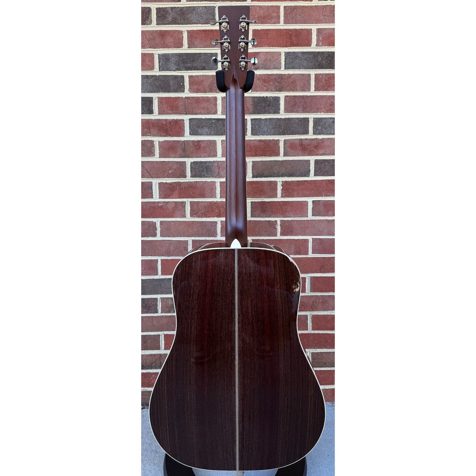 Santa Cruz Guitar Co. Santa Cruz Tony Rice Signature Model, Sitka Spruce Top, Indian Rosewood Back & Sides, Faux Tortoise Pickguard, Hardshell Case