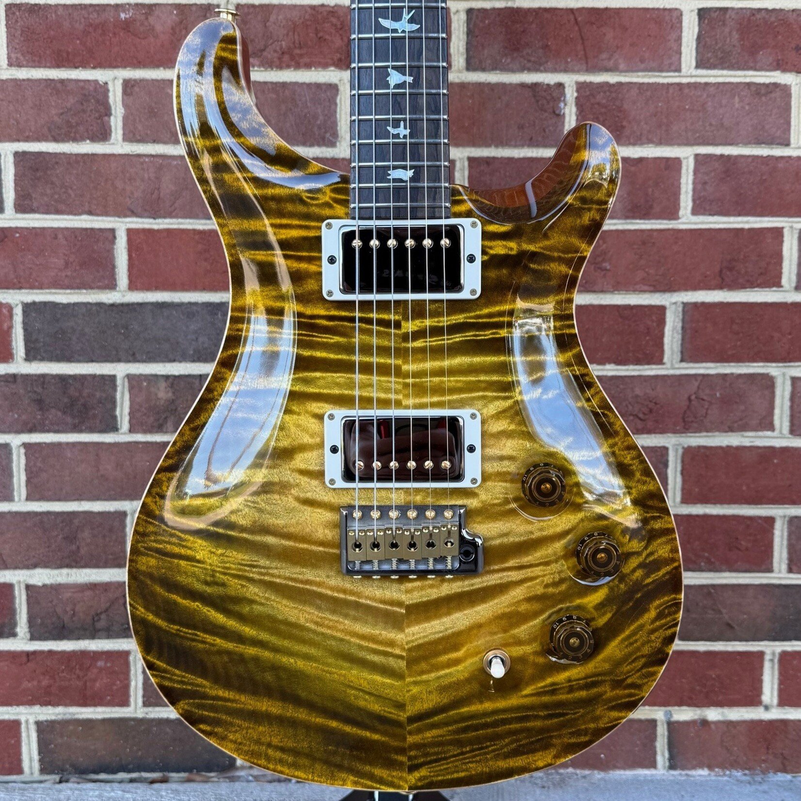 Paul Reed Smith Paul Reed Smith Private Stock DGT, Dirty Blonde Glow, Wild West Coast Curly Maple Top, Ribbon Mahogany Body, Ziricote Neck & Fretboard, Smoked Black Hybrid Hardware, Brown Paisley Case