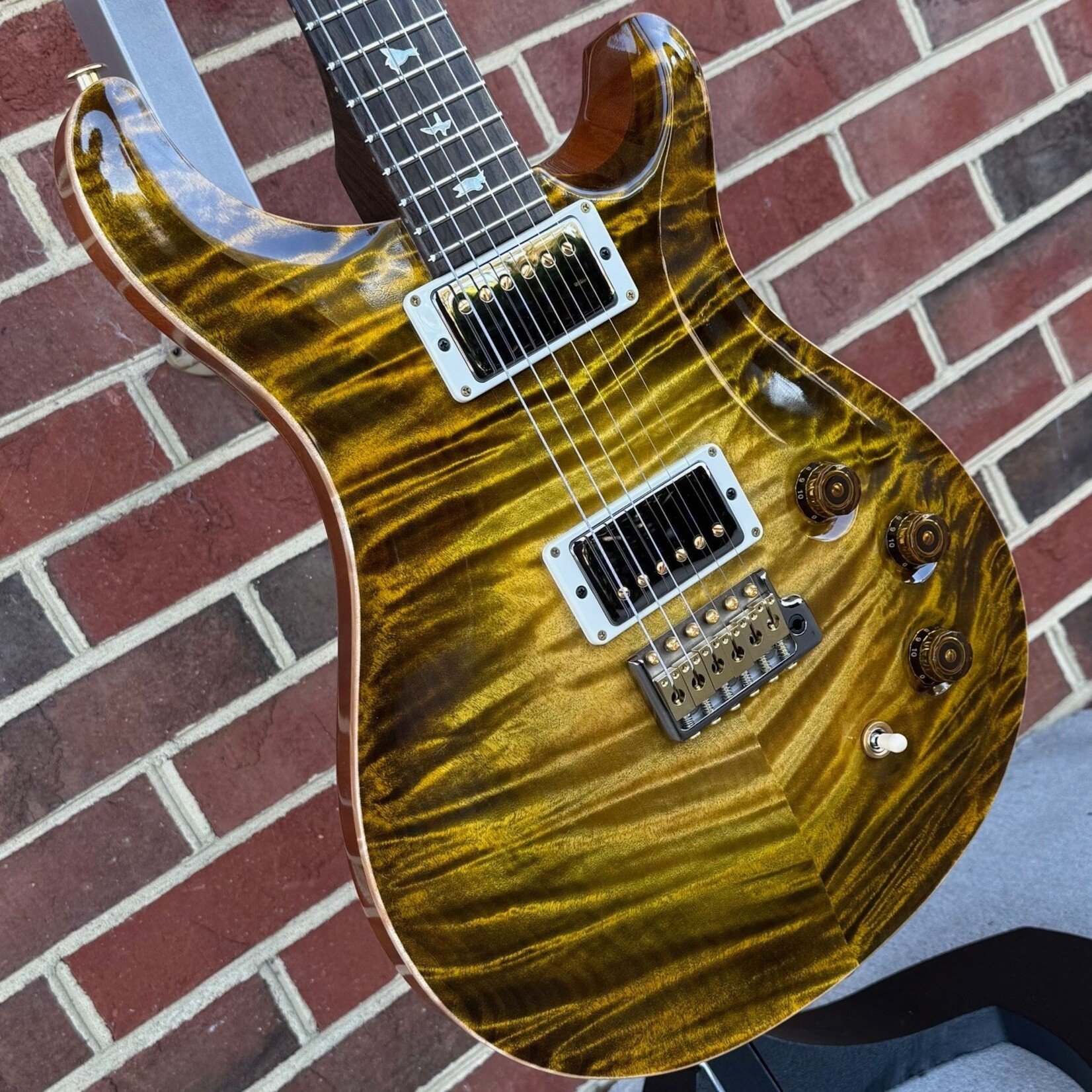 Paul Reed Smith Paul Reed Smith Private Stock DGT, Dirty Blonde Glow, Wild West Coast Curly Maple Top, Ribbon Mahogany Body, Ziricote Neck & Fretboard, Smoked Black Hybrid Hardware, Brown Paisley Case