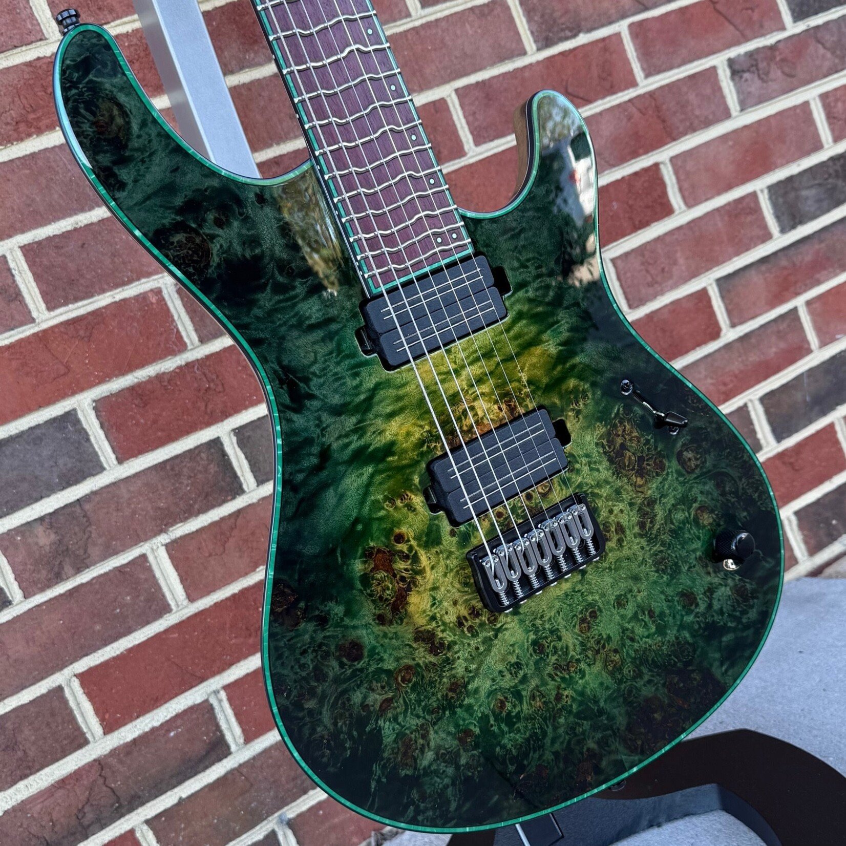 Mayones Mayones Regius 7 TT, Custom Color, True Temperament Frets, 4A Eye Poplar Top, Black Limba Body, Exotic II Neck, Bare Knuckle Pickups Black Hawk, Hipshot Bridge & Tuners, Hardshell Case