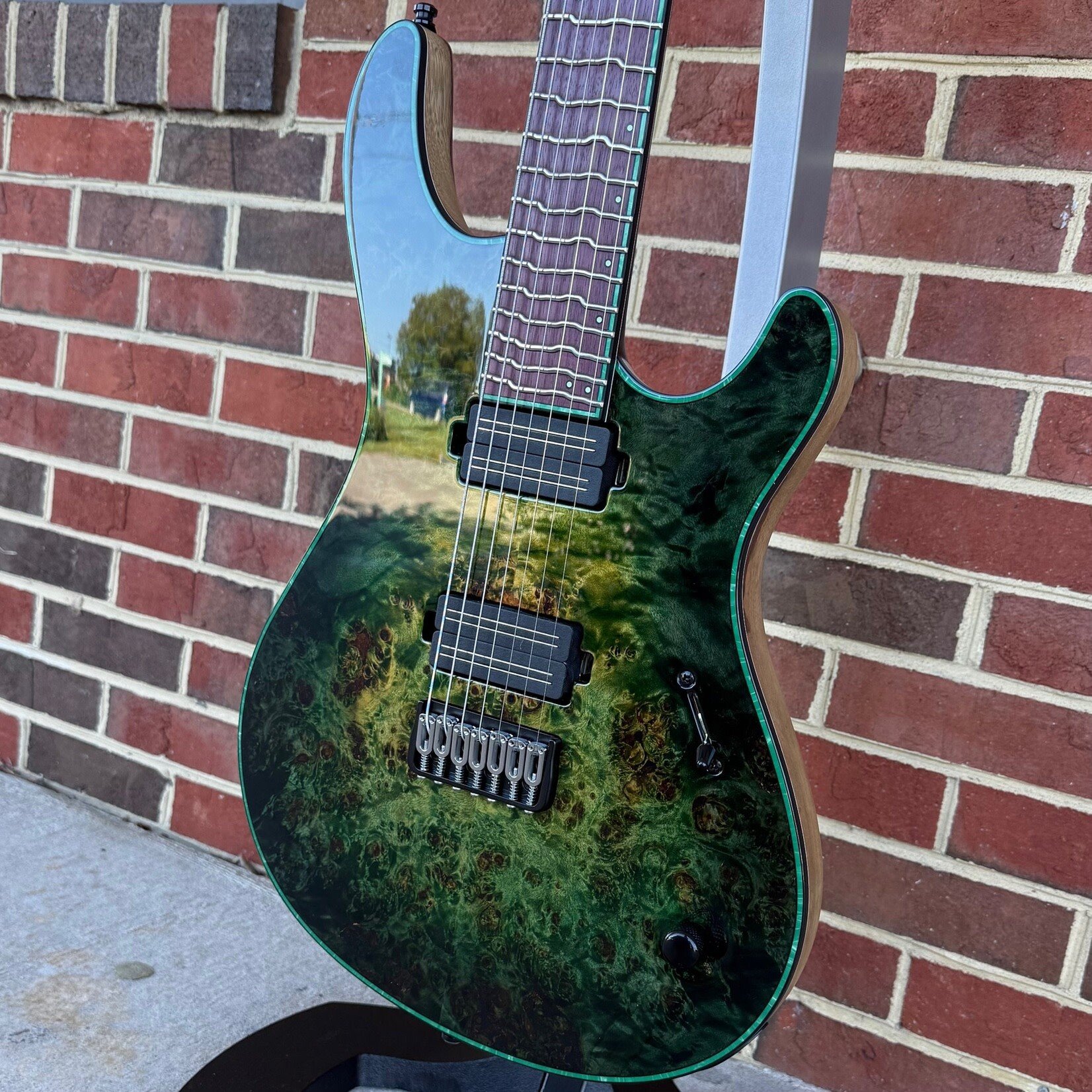 Mayones Mayones Regius 7 TT, Custom Color, True Temperament Frets, 4A Eye Poplar Top, Black Limba Body, Exotic II Neck, Bare Knuckle Pickups Black Hawk, Hipshot Bridge & Tuners, Hardshell Case