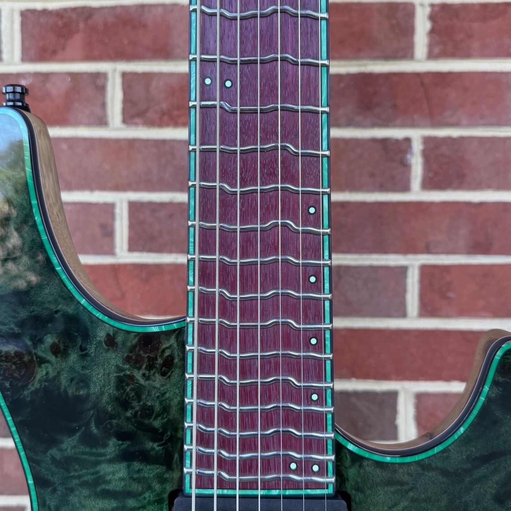 Mayones Mayones Regius 7 TT, Custom Color, True Temperament Frets, 4A Eye Poplar Top, Black Limba Body, Exotic II Neck, Bare Knuckle Pickups Black Hawk, Hipshot Bridge & Tuners, Hardshell Case