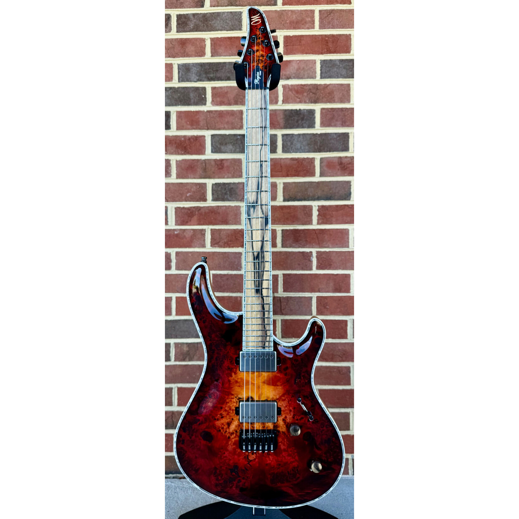 Mayones Mayones Regius Core 6, Lava Burst Gloss, Master Grade Eye Poplar Top, Swamp Ash T.E.W. Body, 5A Pale Moon Ebony Fretboard, Velvetrone Ironside + Solium Pickups, Pale Moon Ebony Knobs, Hipshot Bridge & Locking Tuners, Mayones Hiscox Hardshell Case
