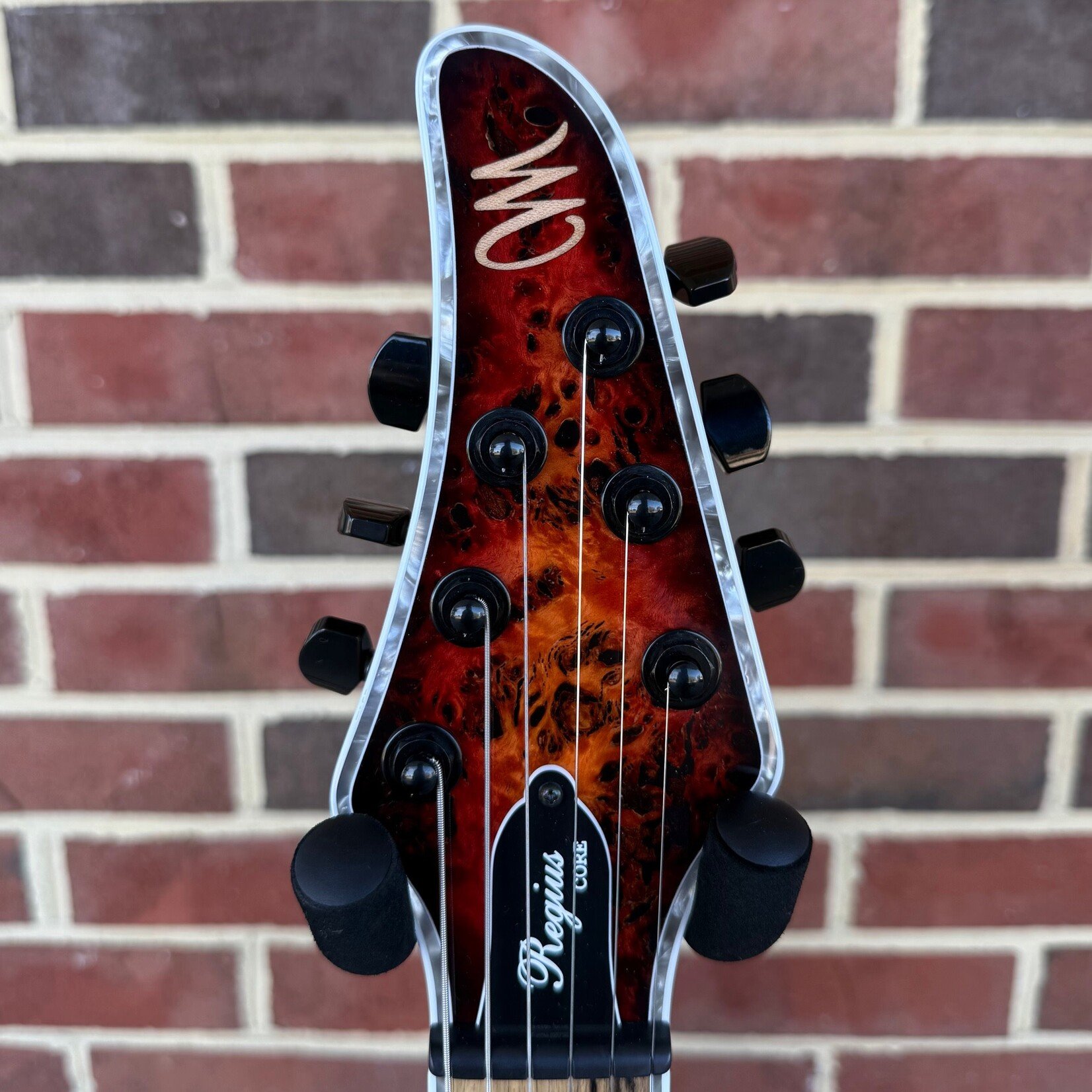 Mayones Mayones Regius Core 6, Lava Burst Gloss, Master Grade Eye Poplar Top, Swamp Ash T.E.W. Body, 5A Pale Moon Ebony Fretboard, Velvetrone Ironside + Solium Pickups, Pale Moon Ebony Knobs, Hipshot Bridge & Locking Tuners, Mayones Hiscox Hardshell Case