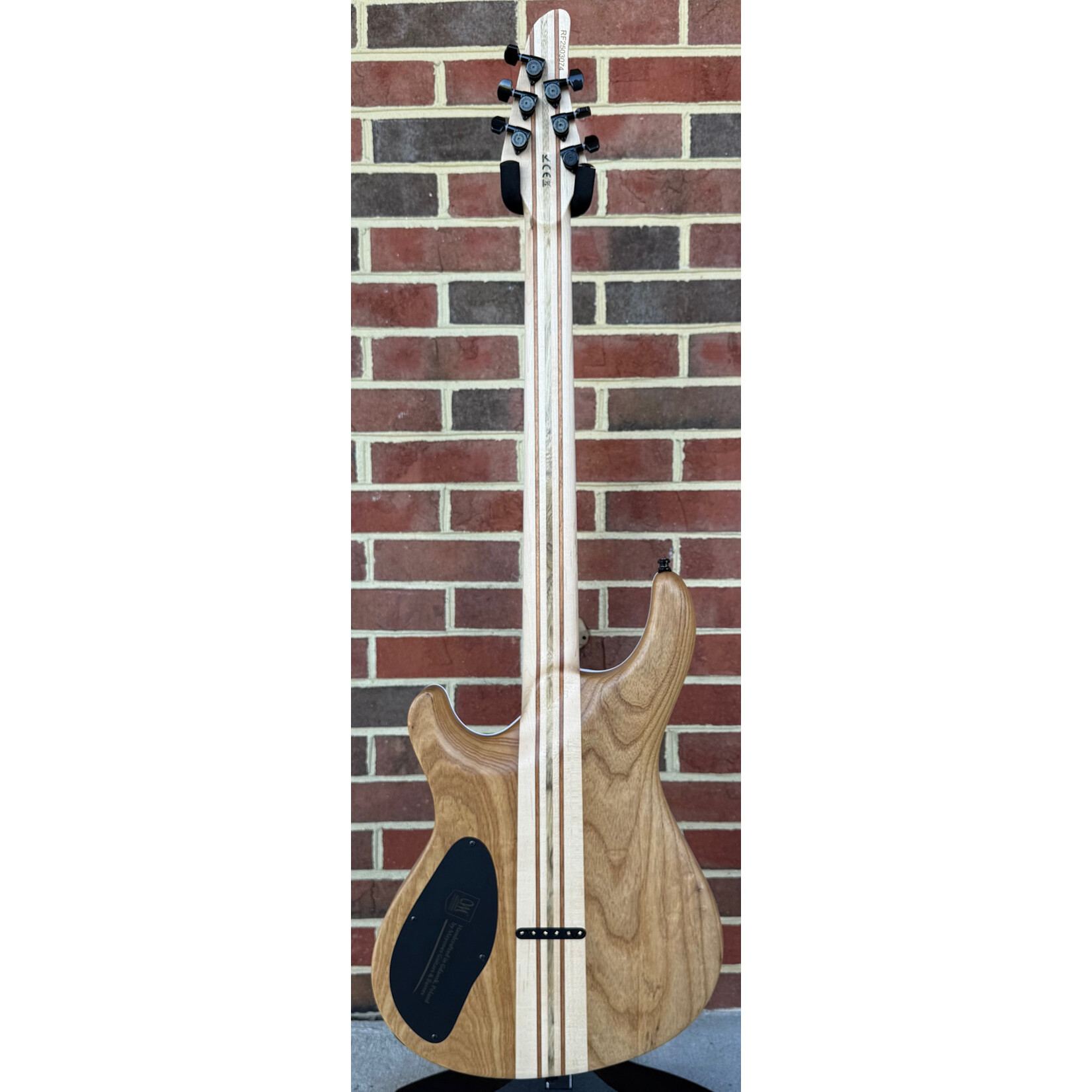 Mayones Mayones Regius Core 6, Lava Burst Gloss, Master Grade Eye Poplar Top, Swamp Ash T.E.W. Body, 5A Pale Moon Ebony Fretboard, Velvetrone Ironside + Solium Pickups, Pale Moon Ebony Knobs, Hipshot Bridge & Locking Tuners, Mayones Hiscox Hardshell Case