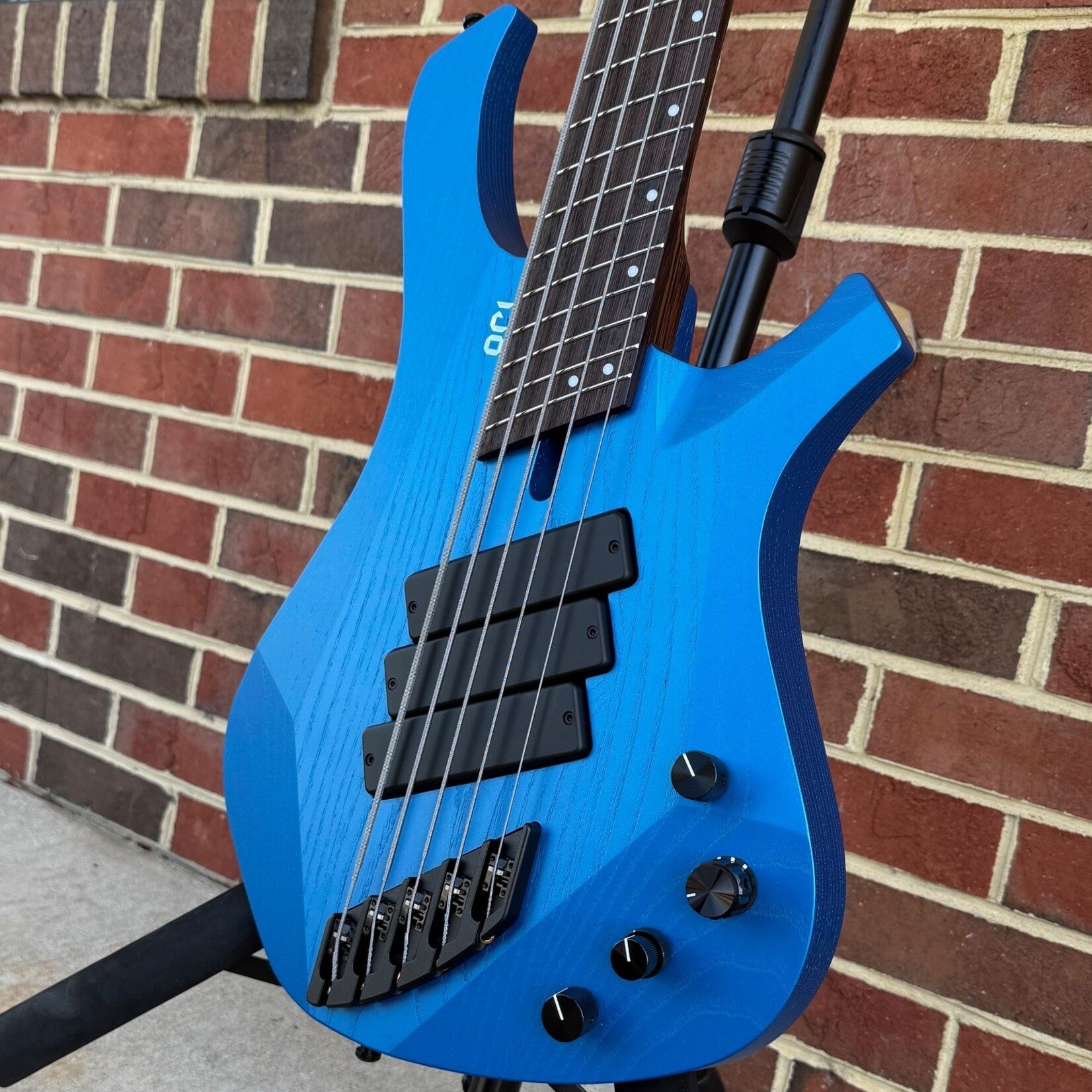 Mayones Mayones Ori Enji 5, Mecha Blue Matte, Swamp Ash Body, Wenge Neck & Fretboard, Velvetrone Grim VF Pickups, Mayones Hybrid Case