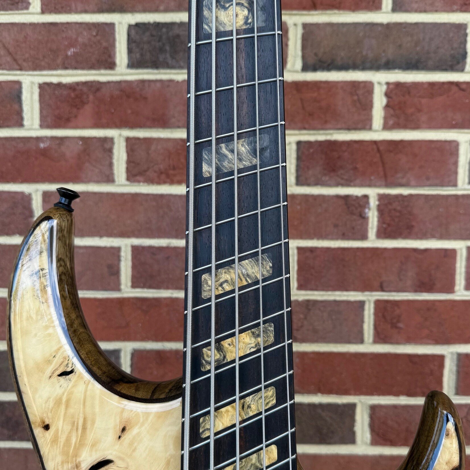 Dingwall Dingwall Z3 Custom 5-String, Buckeye Burl Top, Wenge Contrast Layer, Black Limba Body, Roasted Ash Neck, Macassar Ebony Fretboard, Buckeye Burl Block Inlays, Neve Preamp with Toggles, Hipshot Xtender Key, Dingwall Deluxe Gig Bag
