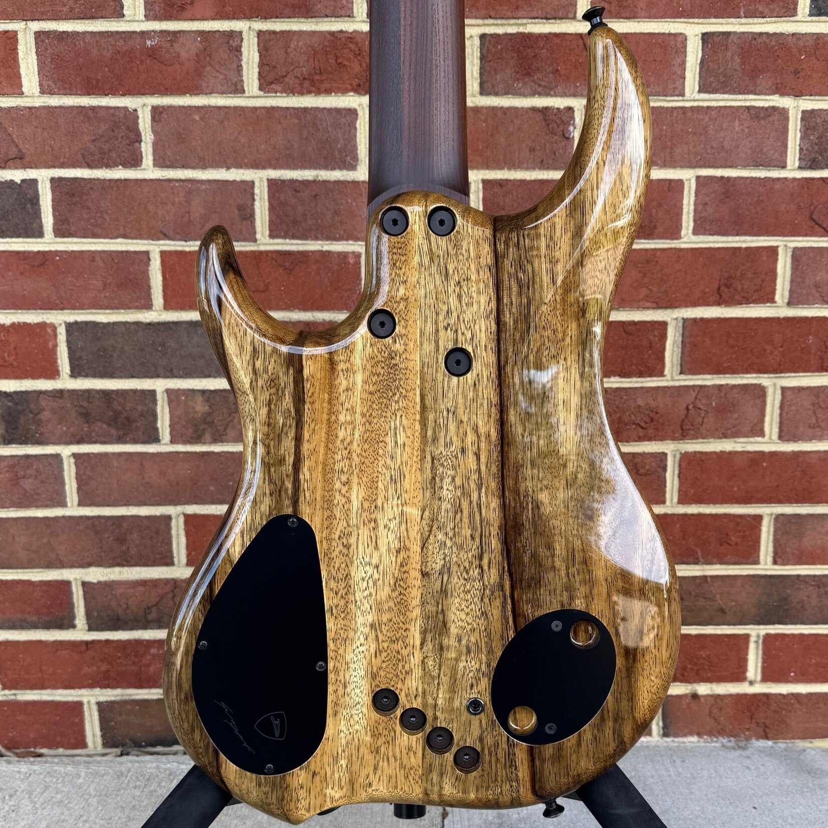 Dingwall Dingwall Z3 Custom 5-String, Buckeye Burl Top, Wenge Contrast Layer, Black Limba Body, Roasted Ash Neck, Macassar Ebony Fretboard, Buckeye Burl Block Inlays, Neve Preamp with Toggles, Hipshot Xtender Key, Dingwall Deluxe Gig Bag