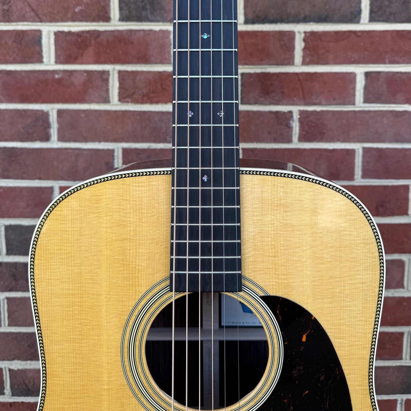 Martin Martin D-28 Billy Strings Signature Model, Spruce Top, Rosewood Back & Sides, Hardshell Case