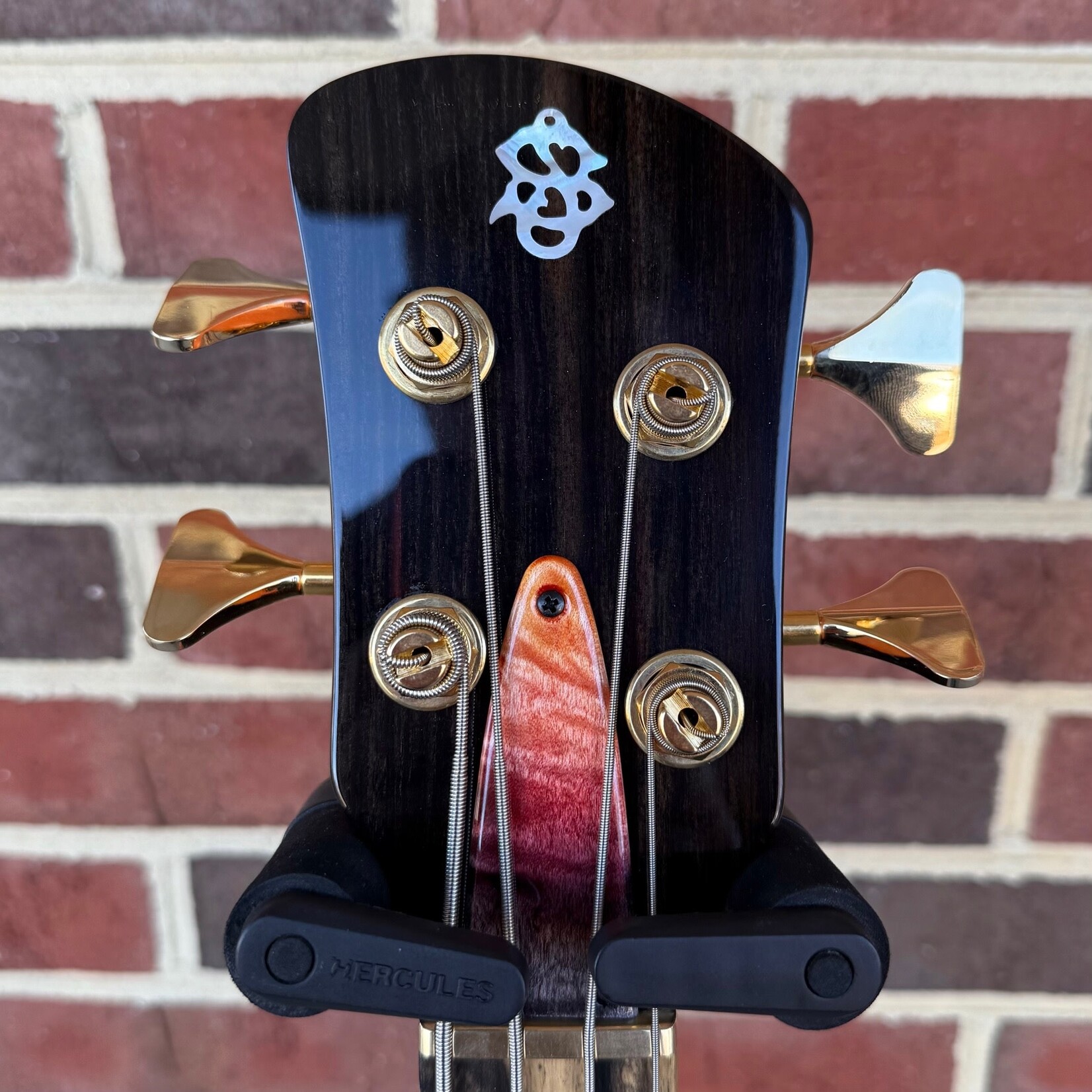 Spector Spector USA NS-2, Chevron Fire Burst, Maple Burl Top, Maple Back, 3pc Maple Neck, Pale Moon Ebony Fretboard, EMG PX/JX Set, HAZ 9v Preamp, TSA Case