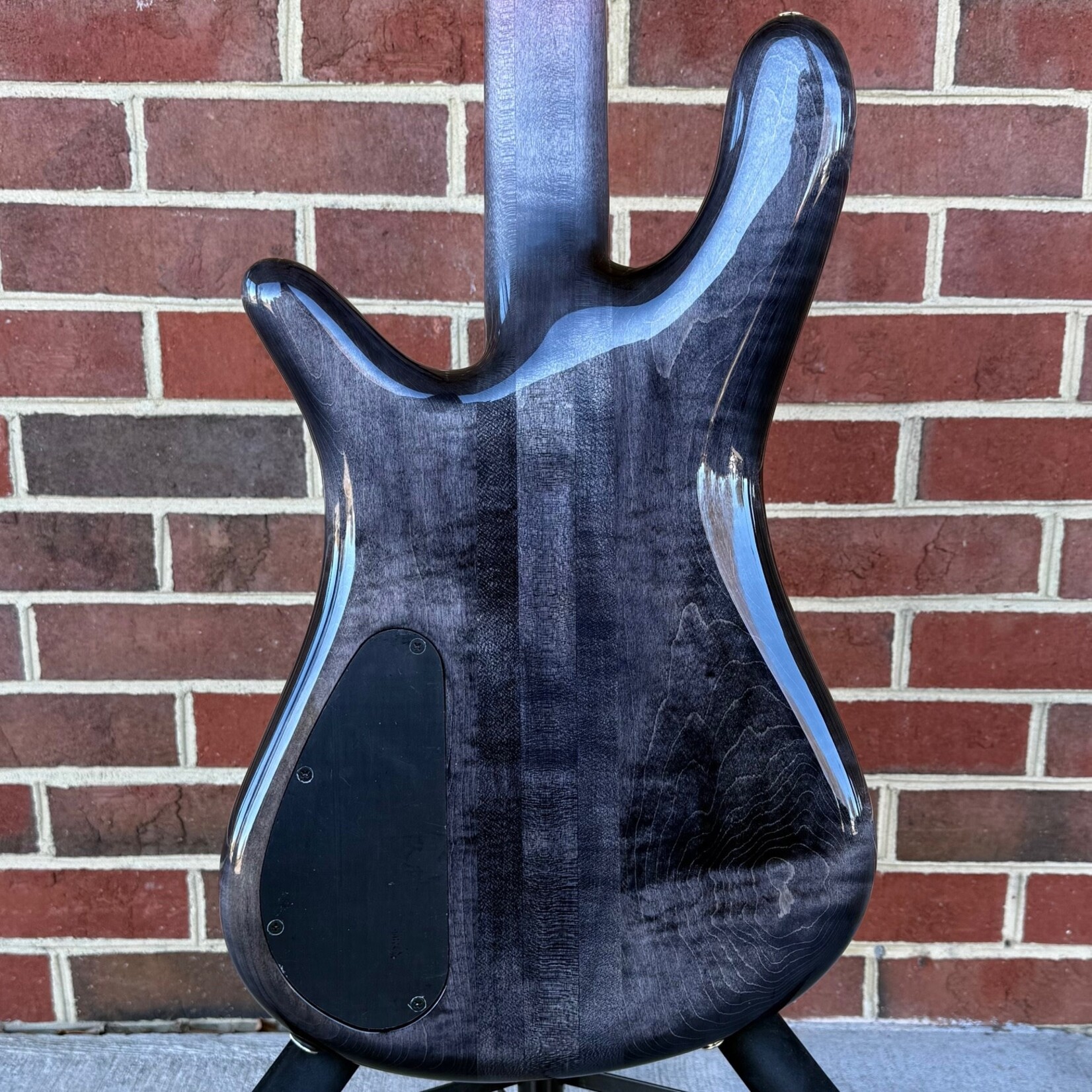 Spector Spector USA NS-2, Chevron Fire Burst, Maple Burl Top, Maple Back, 3pc Maple Neck, Pale Moon Ebony Fretboard, EMG PX/JX Set, HAZ 9v Preamp, TSA Case