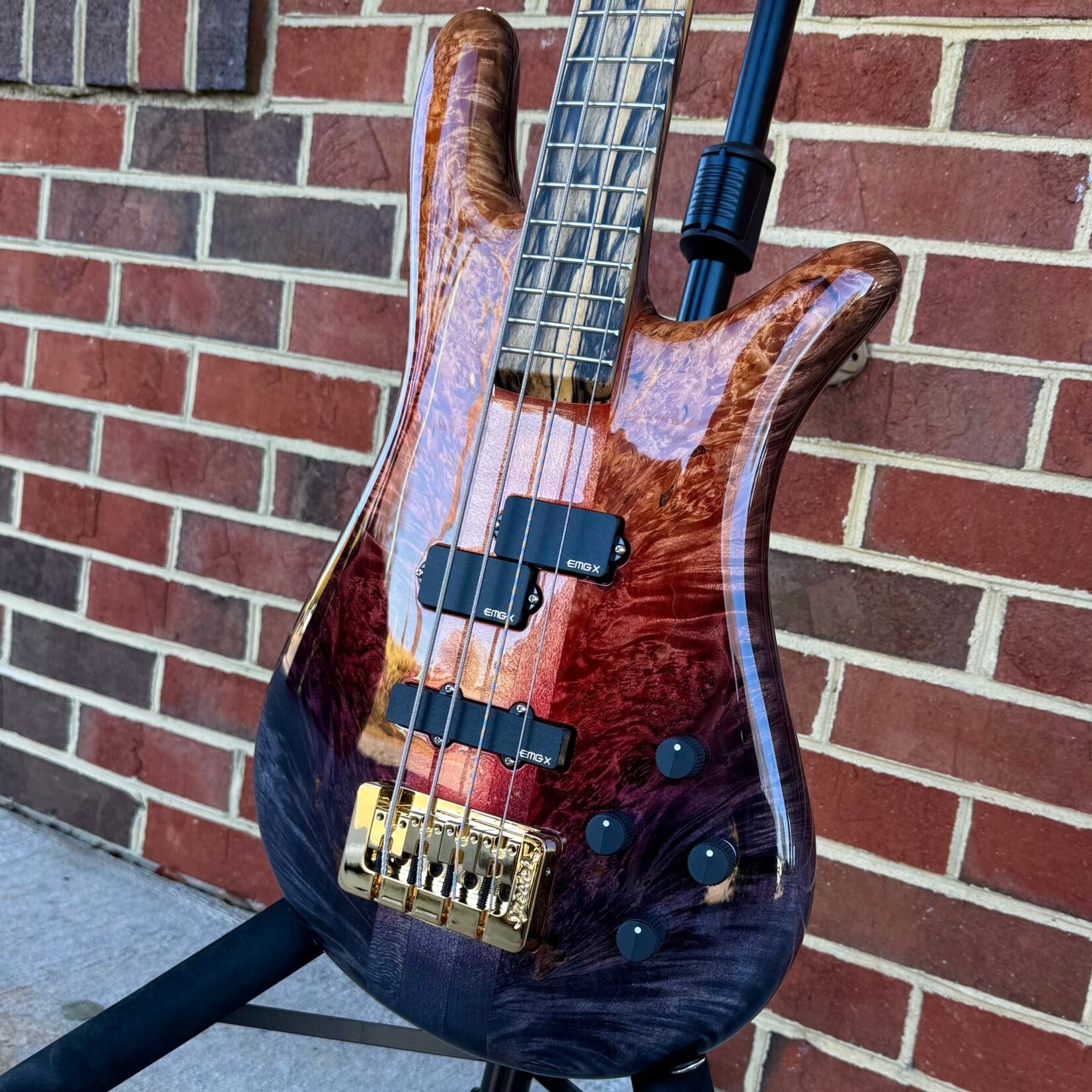 Spector Spector USA NS-2, Chevron Fire Burst, Maple Burl Top, Maple Back, 3pc Maple Neck, Pale Moon Ebony Fretboard, EMG PX/JX Set, HAZ 9v Preamp, TSA Case