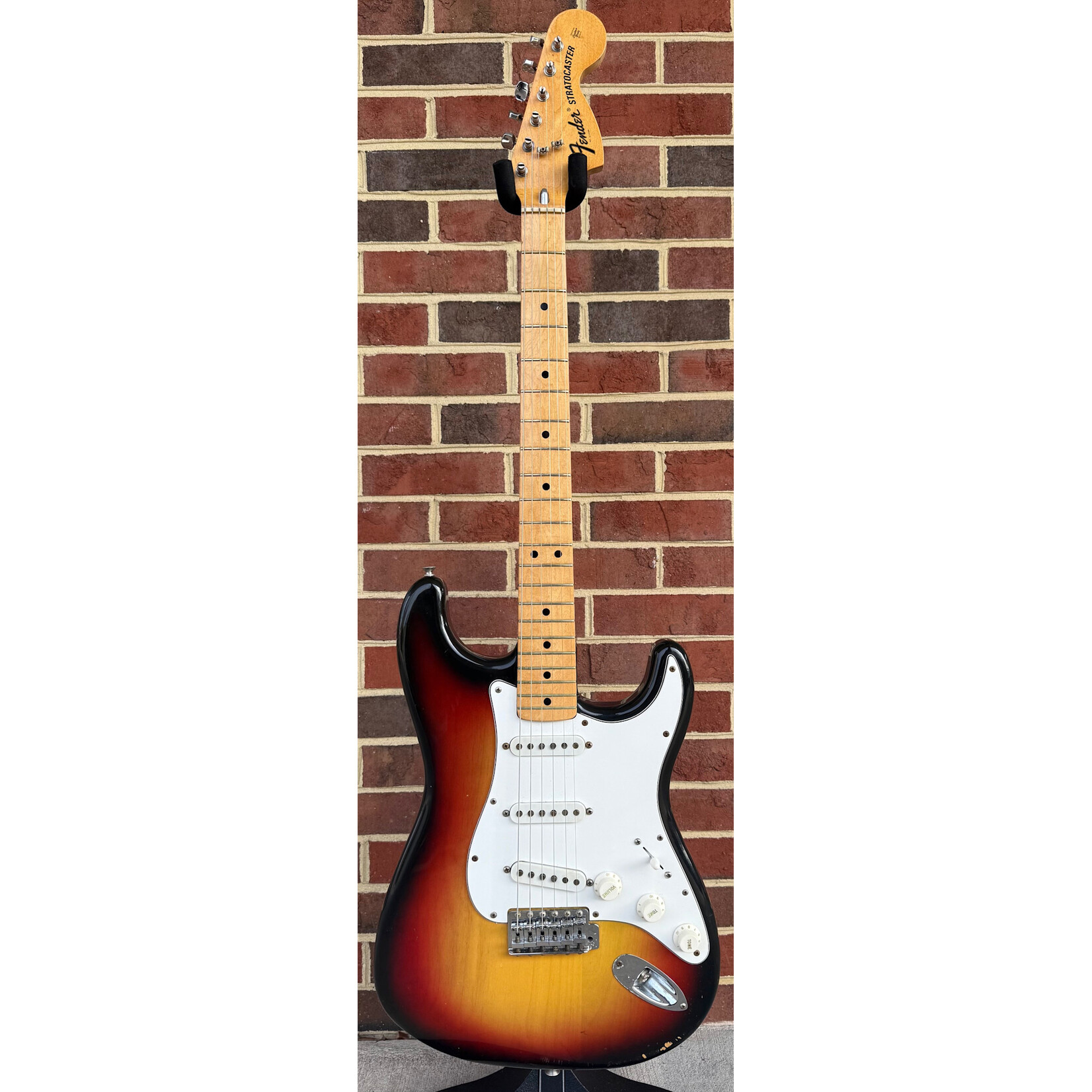 Fender 1974 Stratocaster, 3-Tone Sunburst, Maple Neck & Fretboard, Original Hardshell Case (USED/CONSIGNMENT)