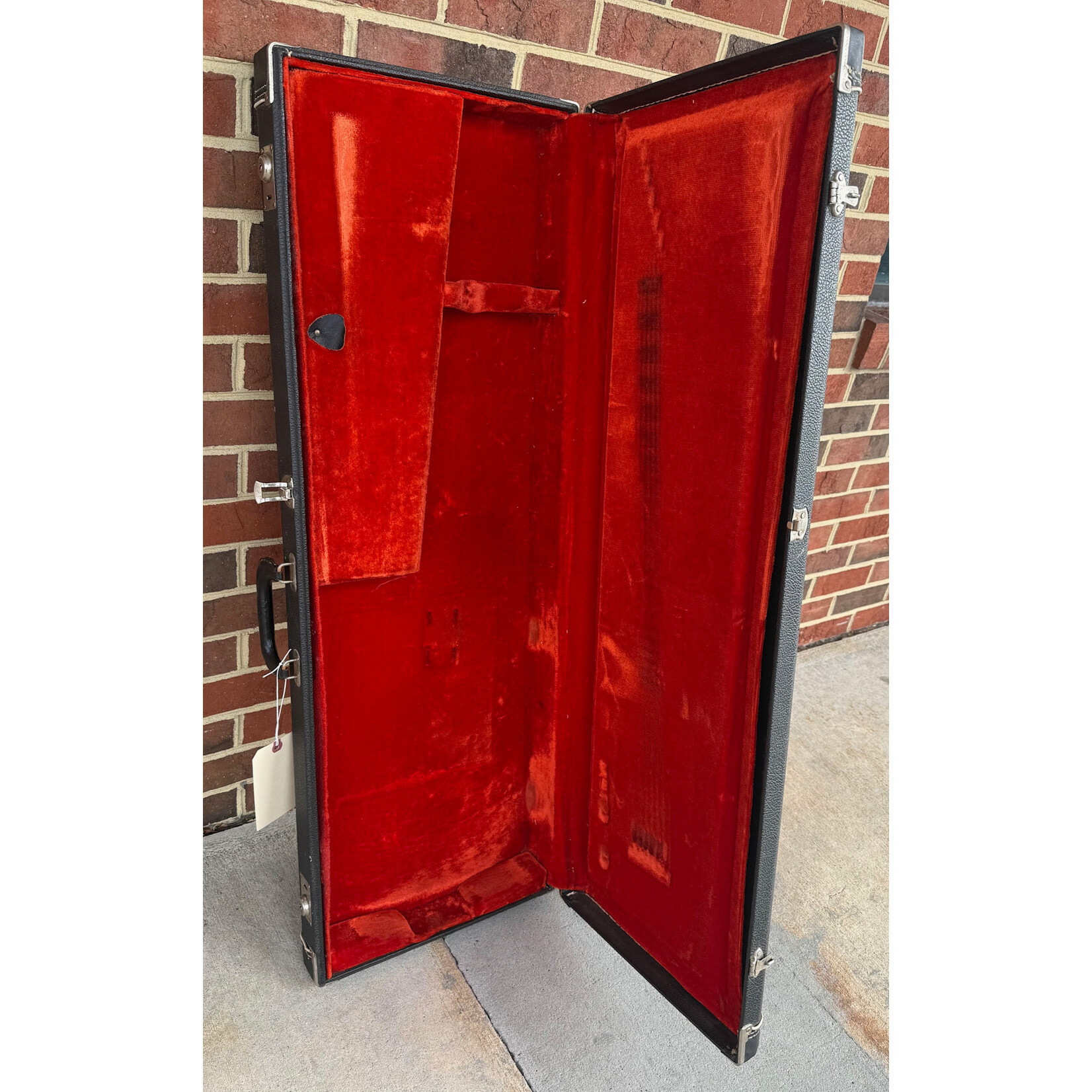 Fender 1974 Stratocaster, 3-Tone Sunburst, Maple Neck & Fretboard, Original Hardshell Case (USED/CONSIGNMENT)