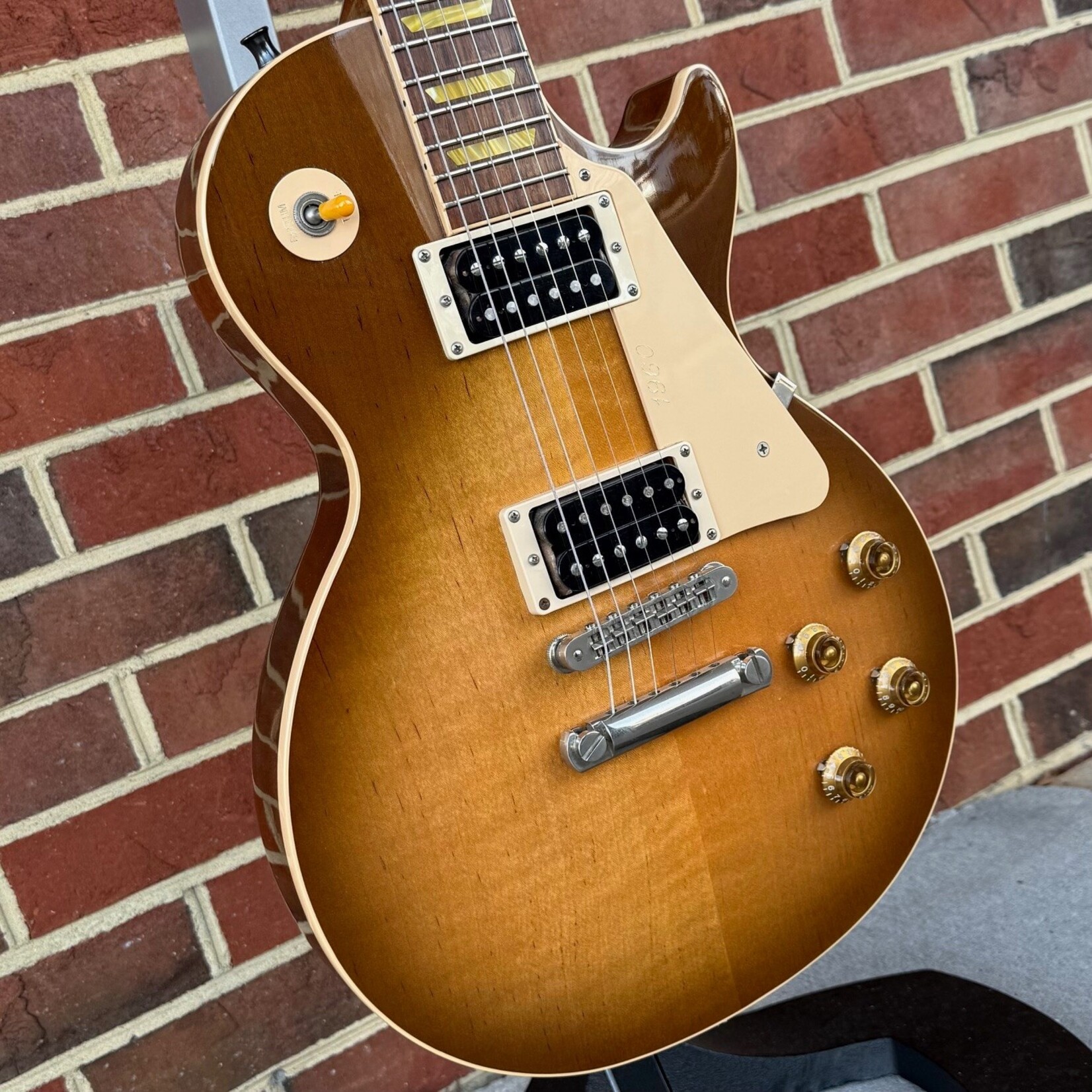 Gibson 2005 Les Paul Classic 1960 Reissue, Honey Burst, Hardshell Case (USED)