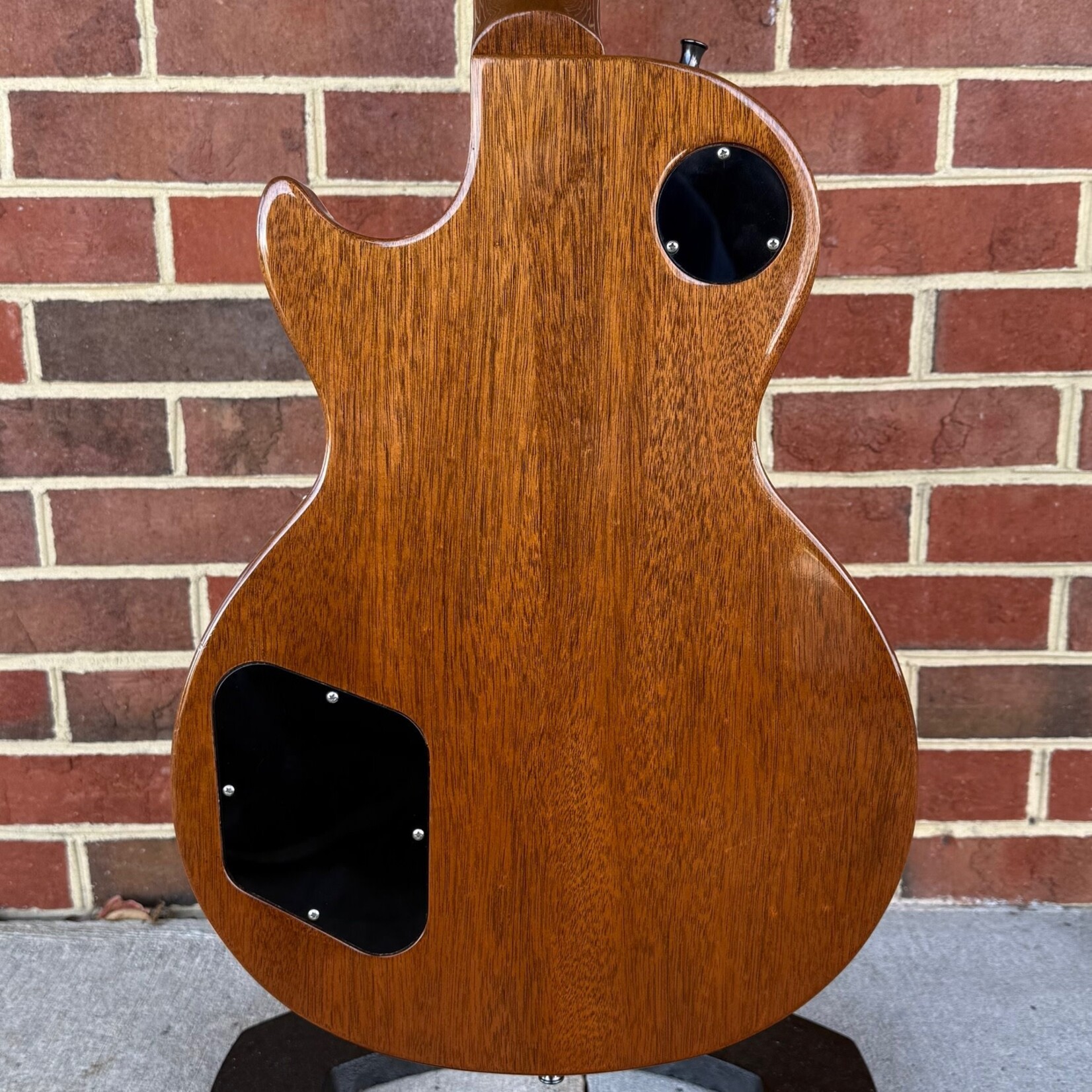 Gibson 2005 Les Paul Classic 1960 Reissue, Honey Burst, Hardshell Case (USED)