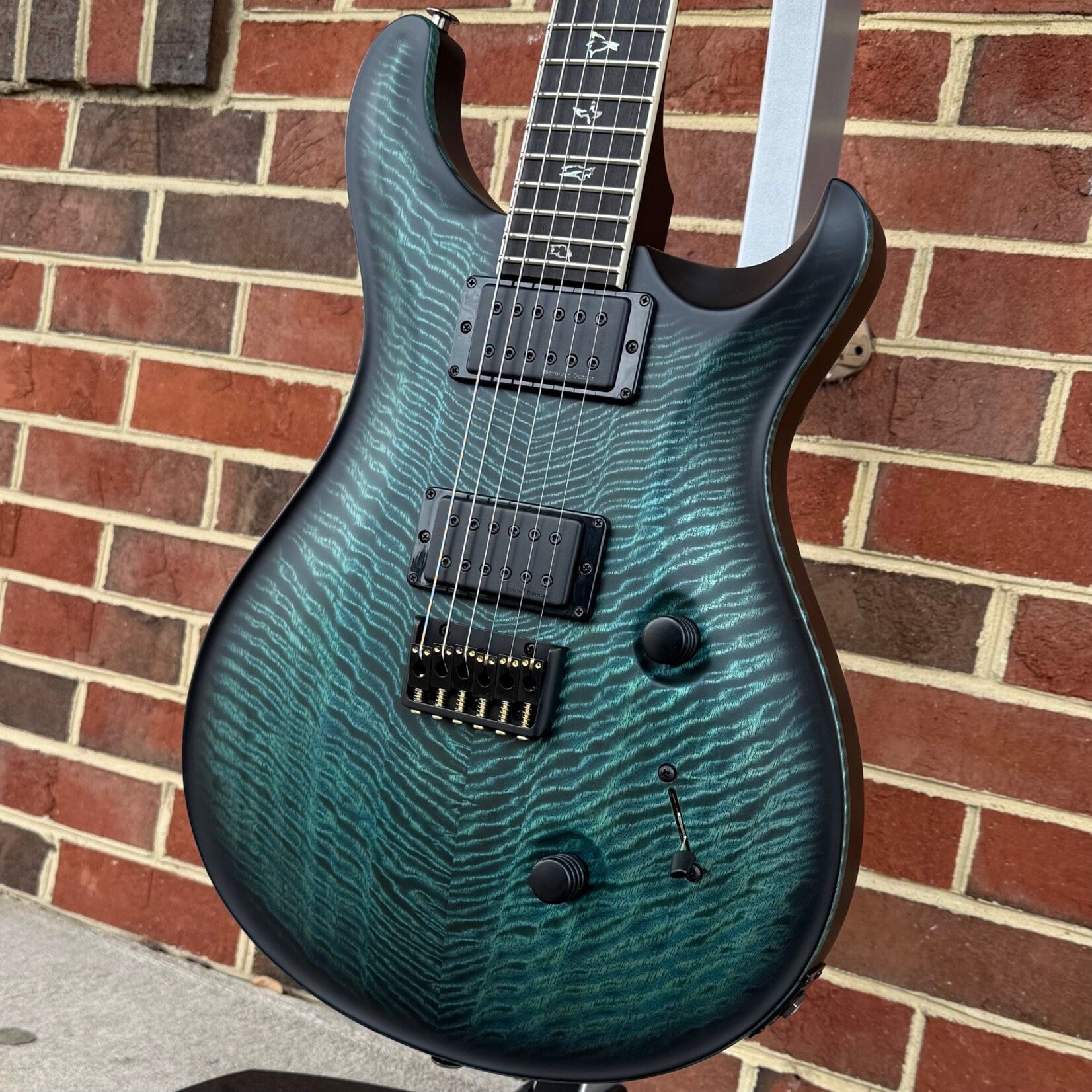 Paul Reed Smith Paul Reed Smith Mark Holcomb Signature, Cobalt Smokeburst, Flamed Mango Top, Mahogany Body, Maple Neck, Gaboon Ebony Fretboard, Hardshell Case