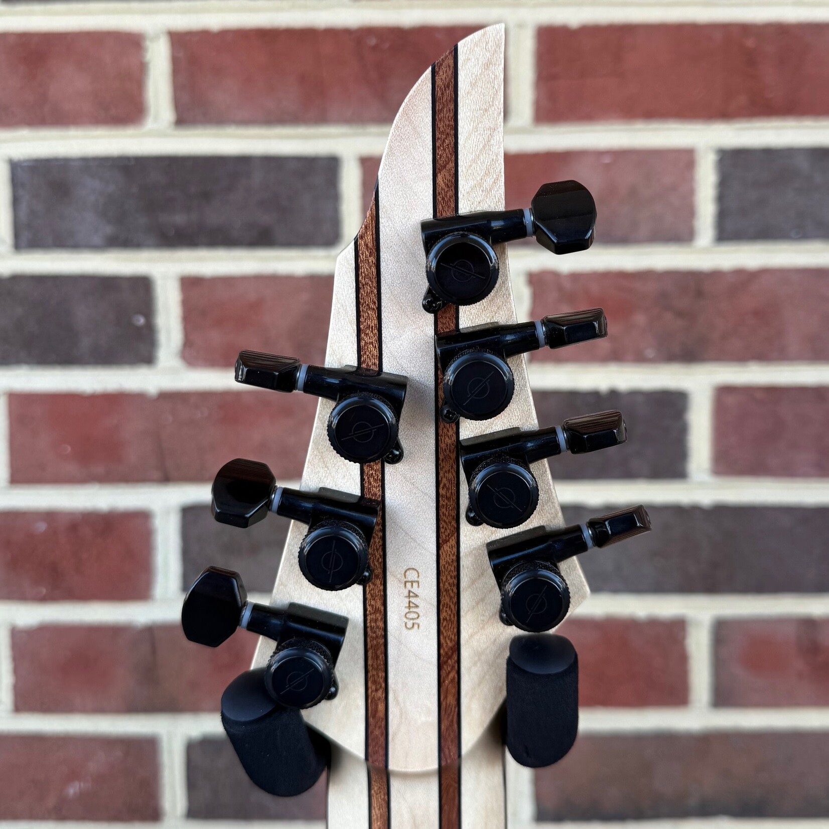 Infinia Guitars Infinia Ceres, 7 String, Lunar White, Flame Maple Top, White Back, Deluxe Gig Bag