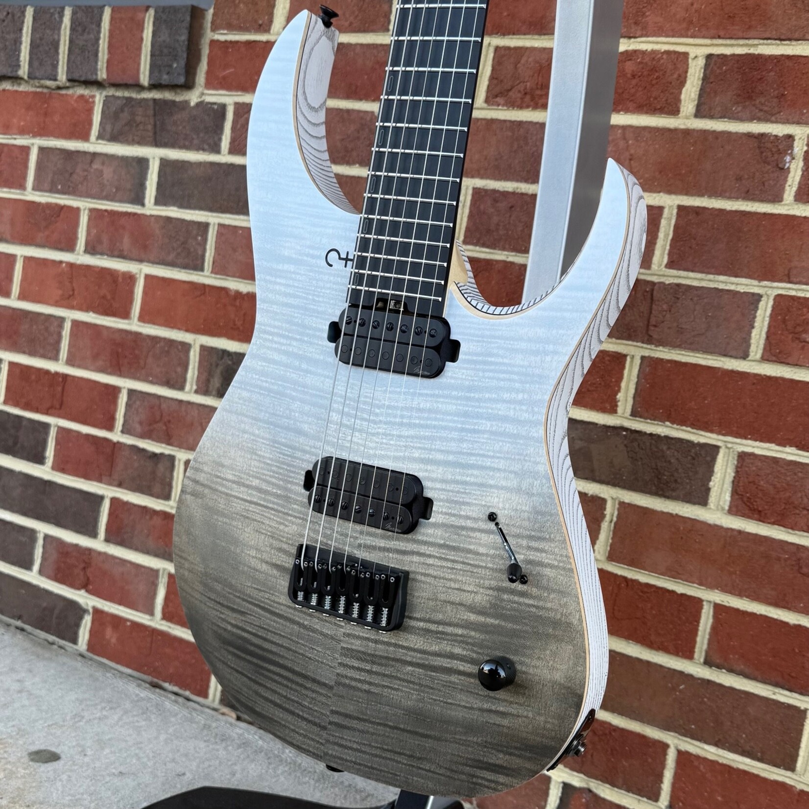 Infinia Guitars Infinia Guitars Ceres, 7-String, Lunar White, Flame Maple Top, White Back, Deluxe Gig Bag
