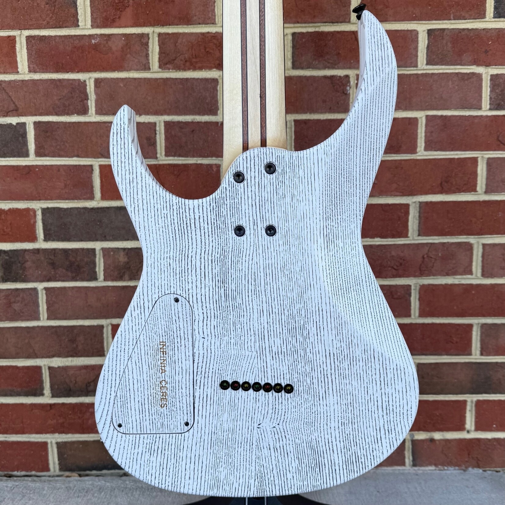 Infinia Guitars Infinia Guitars Ceres, 7-String, Lunar White, Flame Maple Top, White Back, Deluxe Gig Bag