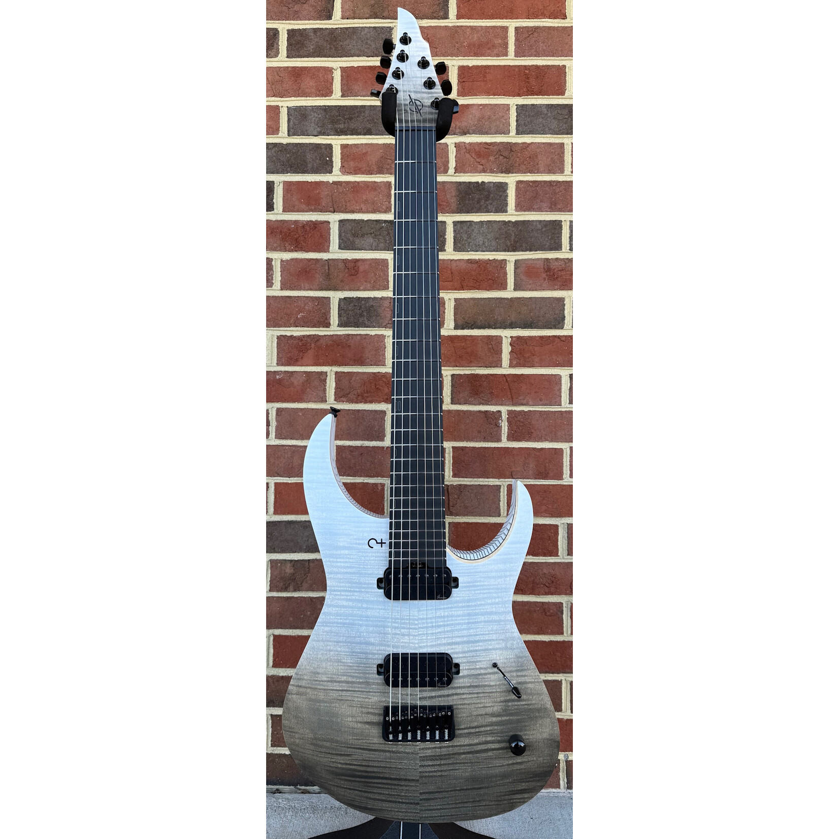 Infinia Guitars Infinia Guitars Ceres, 7-String, Lunar White, Flame Maple Top, White Back, Deluxe Gig Bag