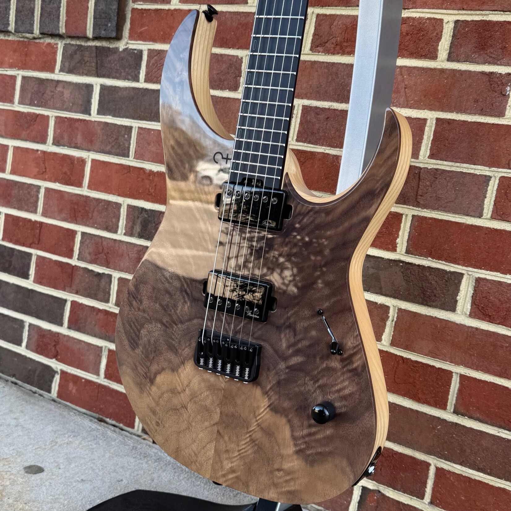 Infinia Guitars Infinia Ceres, 6 String, Figured Walnut Top, Natural Back, Deluxe Gig Bag