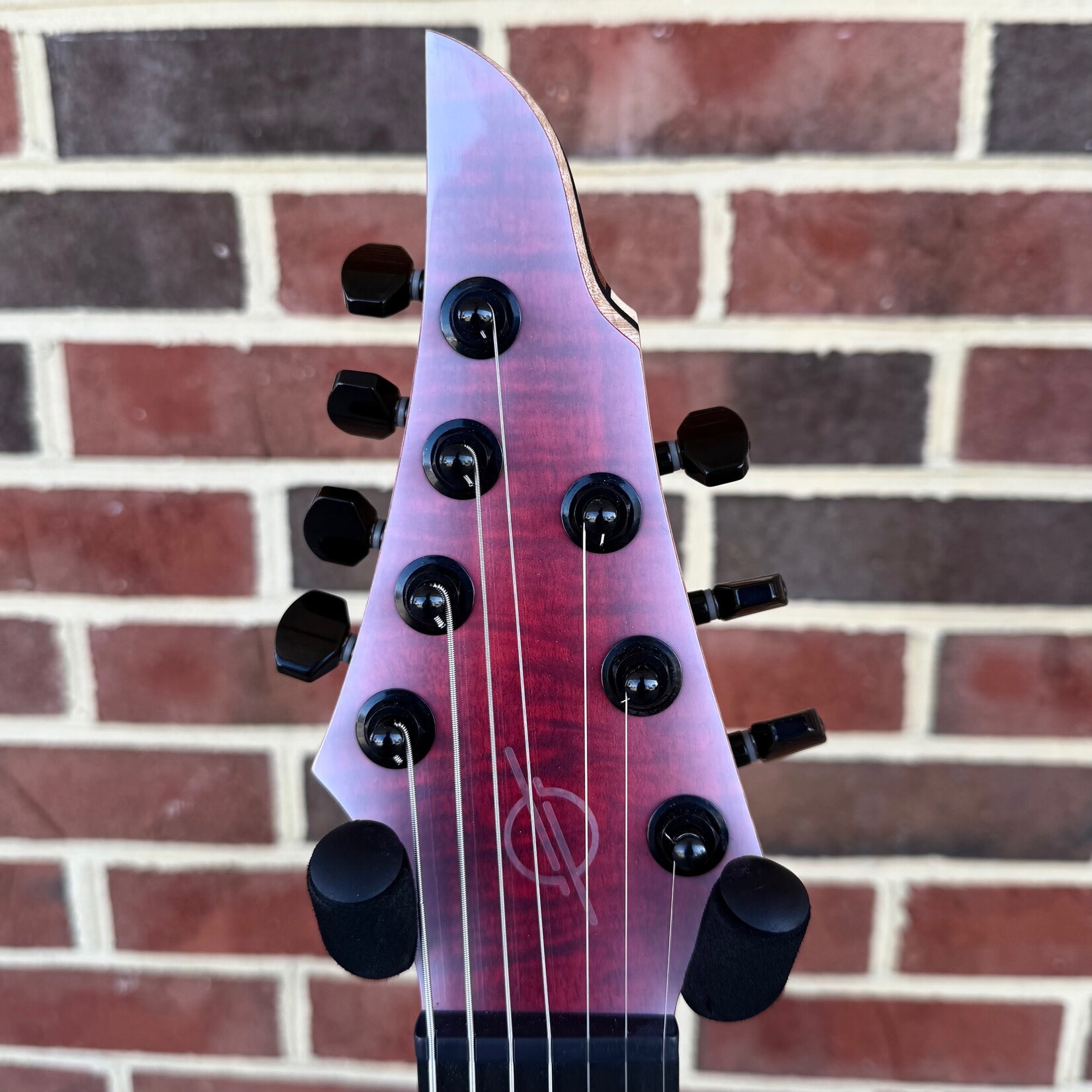 Infinia Guitars Infinia Ceres, 7 String, Scarlet Halo, Quilted Maple Top, White Back, Deluxe Gig Bag