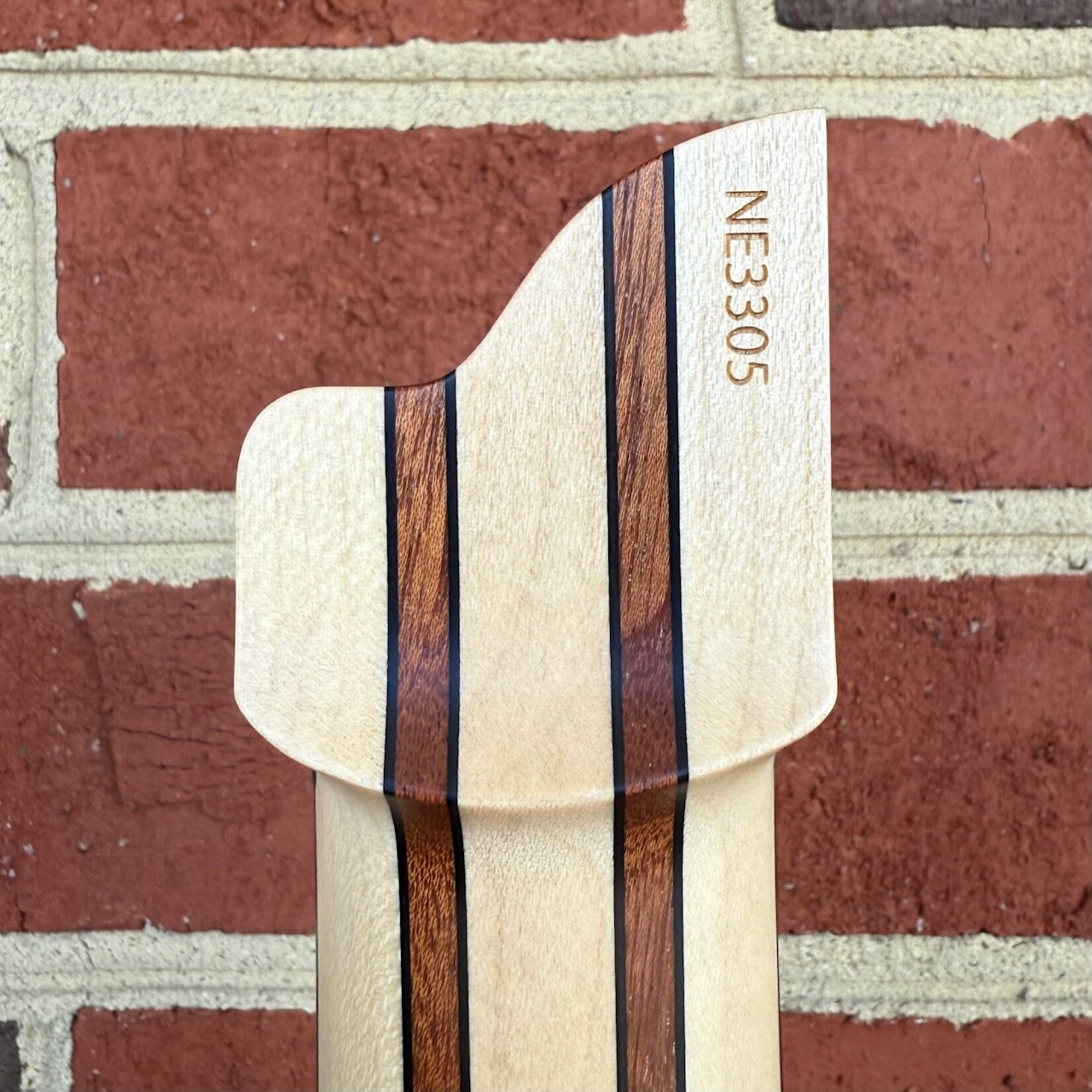 Infinia Guitars Infinia Guitars Neptune, 6-String, Lunar White, Flame Maple Top, White Back, Deluxe Gig Bag