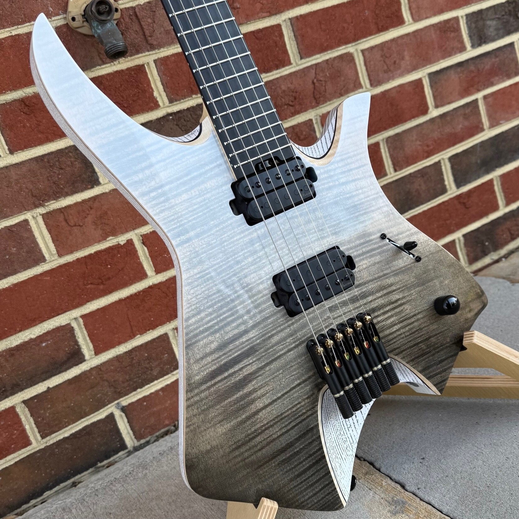 Infinia Guitars Infinia Guitars Neptune, 6-String, Lunar White, Flame Maple Top, White Back, Deluxe Gig Bag