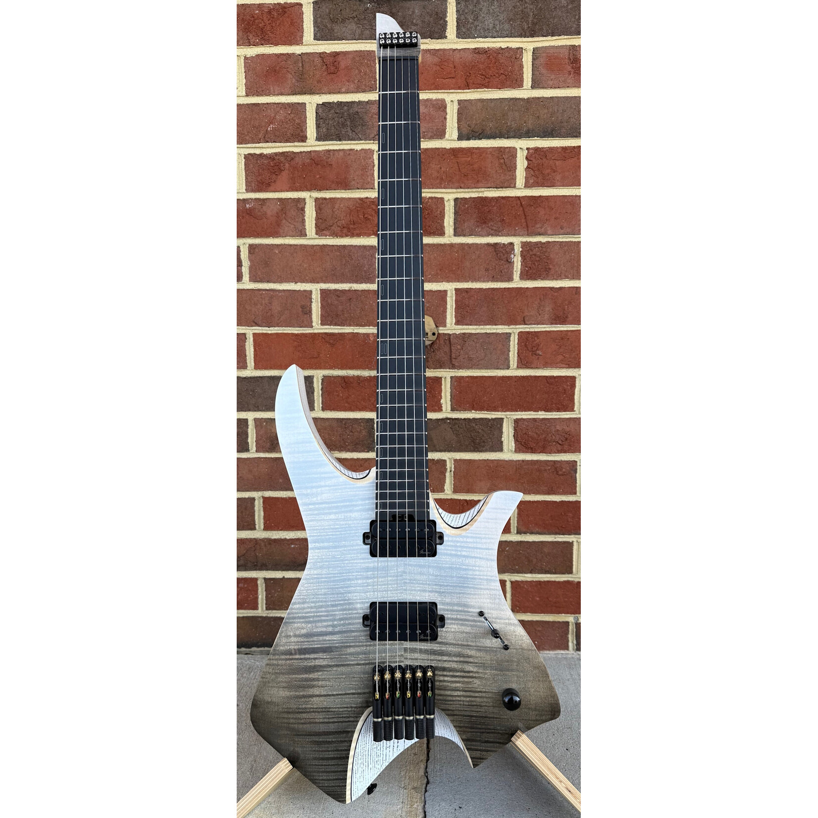Infinia Guitars Infinia Guitars Neptune, 6-String, Lunar White, Flame Maple Top, White Back, Deluxe Gig Bag