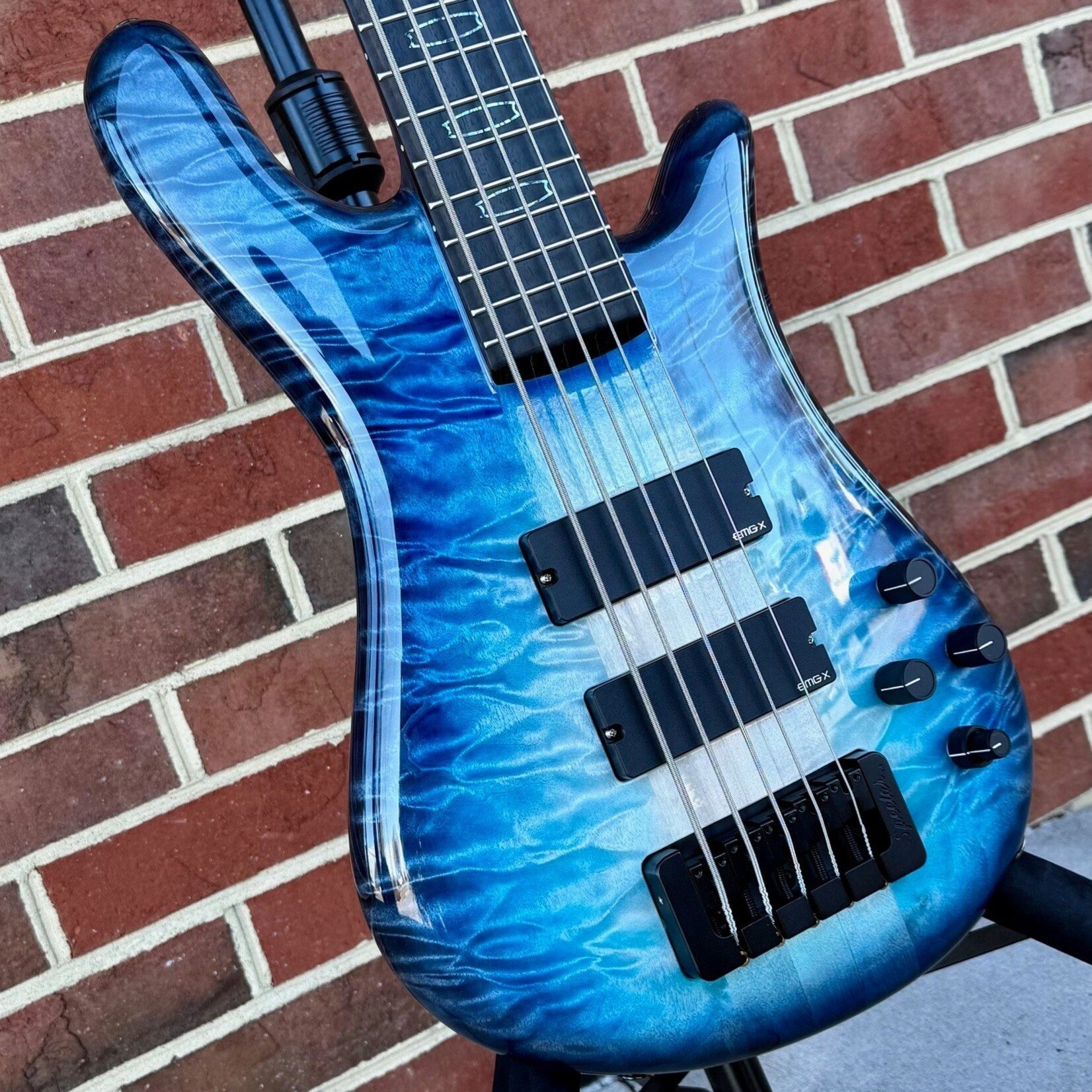 Spector Spector USA NS-5XL, Glacier Burst, Master Grade Quilted Maple Top, Maple Back, 3pc Maple Neck, Flamed Ebony Fretboard, Abalone Ghost Crown Inlays, EMG 40DCX Pickups, HAZ 18v Preamp, TSA Case