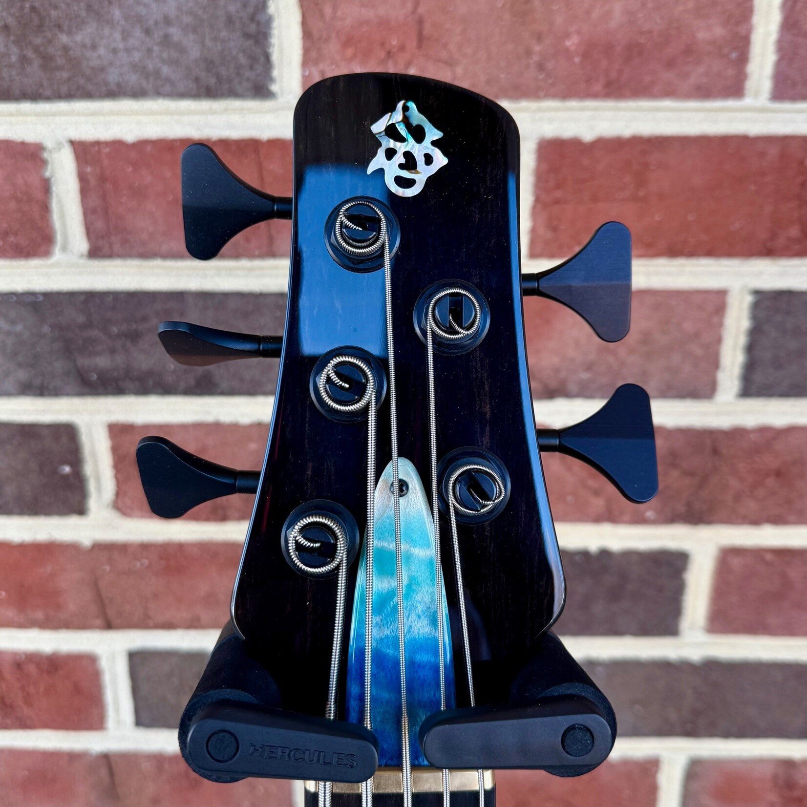 Spector Spector USA NS-5XL, Glacier Burst, Master Grade Quilted Maple Top, Maple Back, 3pc Maple Neck, Flamed Ebony Fretboard, Abalone Ghost Crown Inlays, EMG 40DCX Pickups, HAZ 18v Preamp, TSA Case